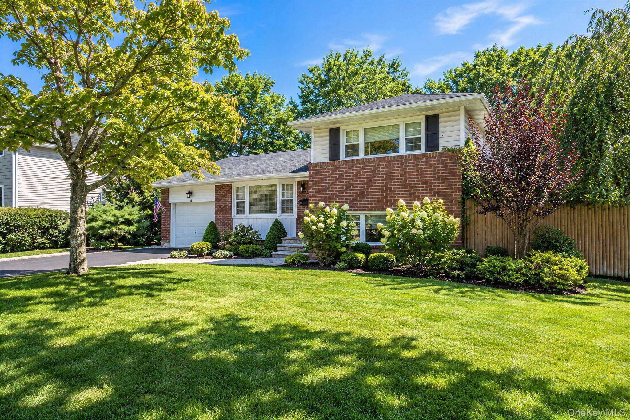 6 Otsego PL, Commack, NY 11725