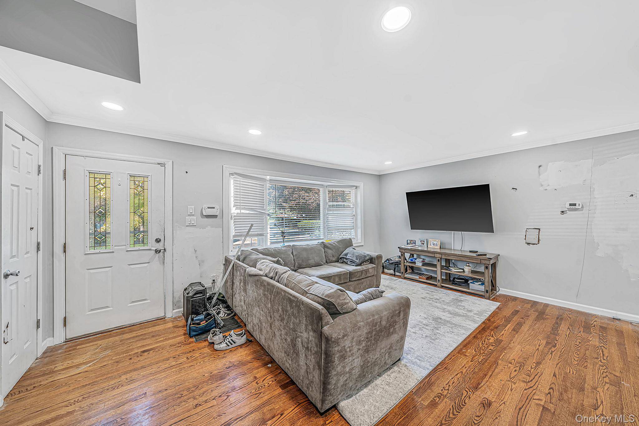 6 Otsego PL, Commack, NY 11725