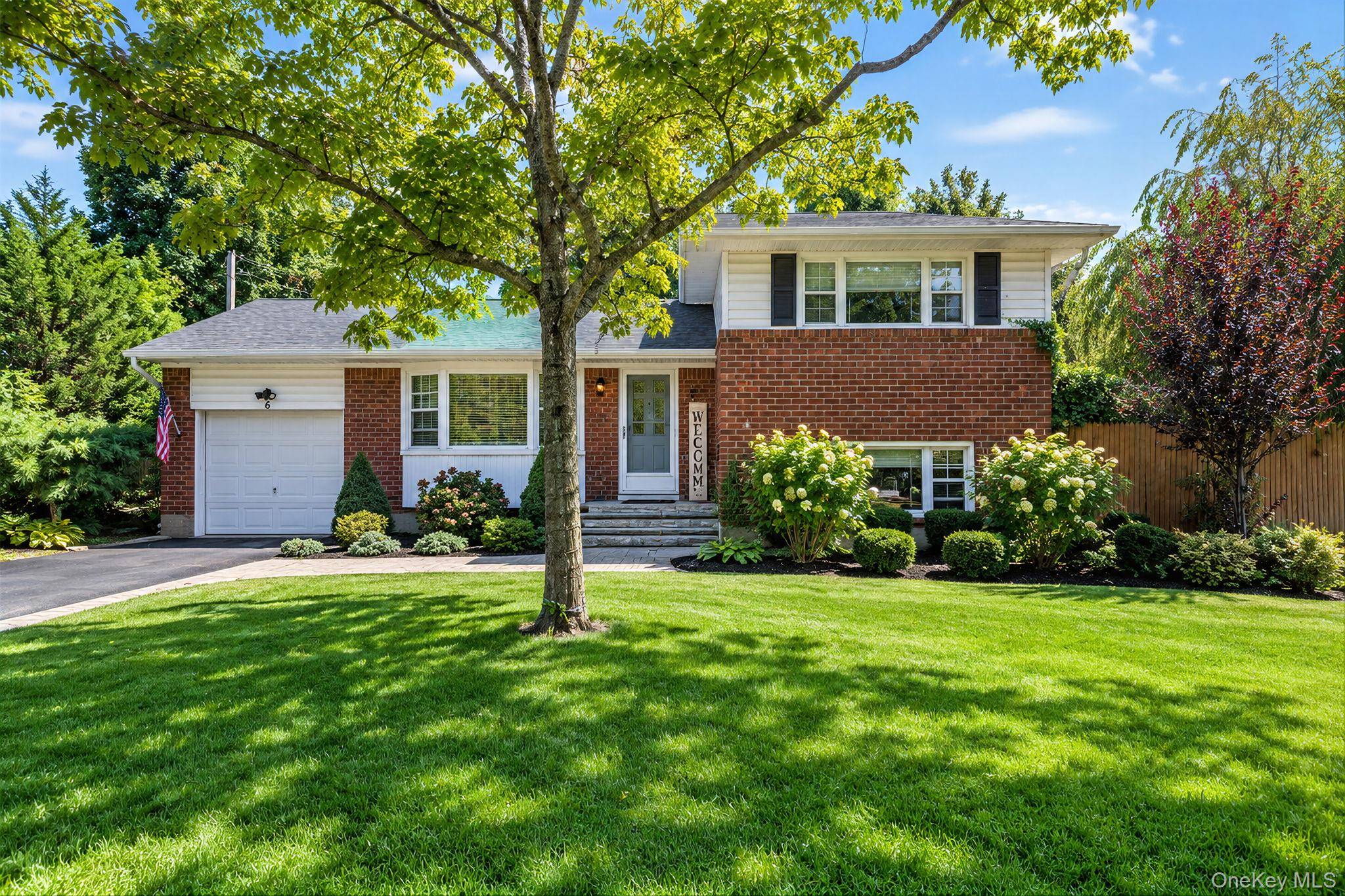6 Otsego PL, Commack, NY 11725