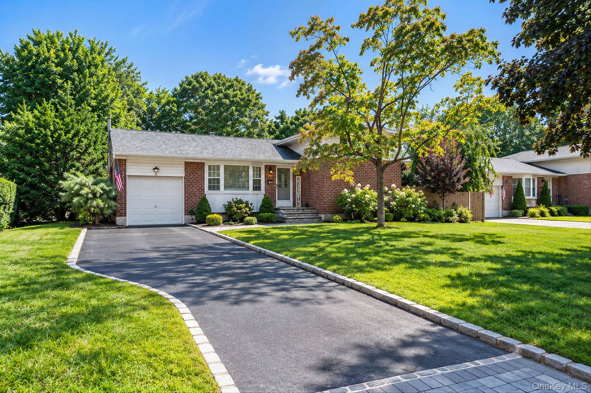6 Otsego PL, Commack, NY 11725