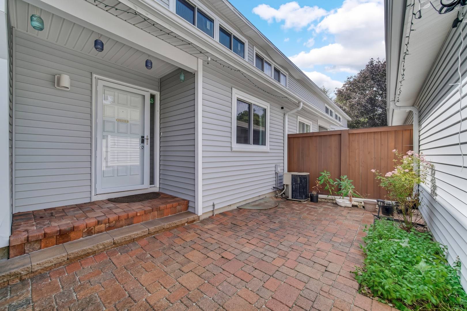 368 Dogwood TER, Buffalo Grove, IL 60089