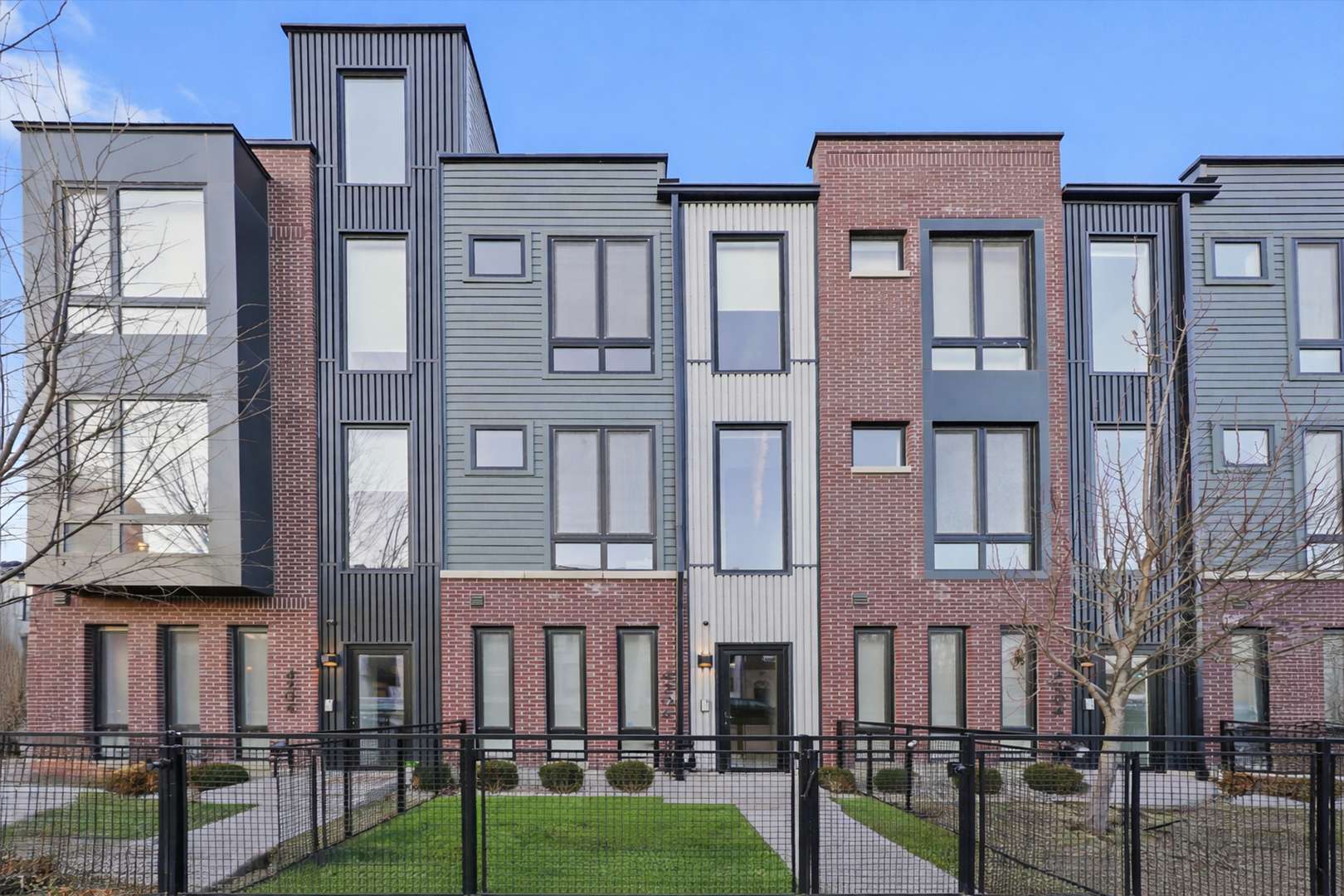4240 W Belmont AVE, Chicago, IL 60641
