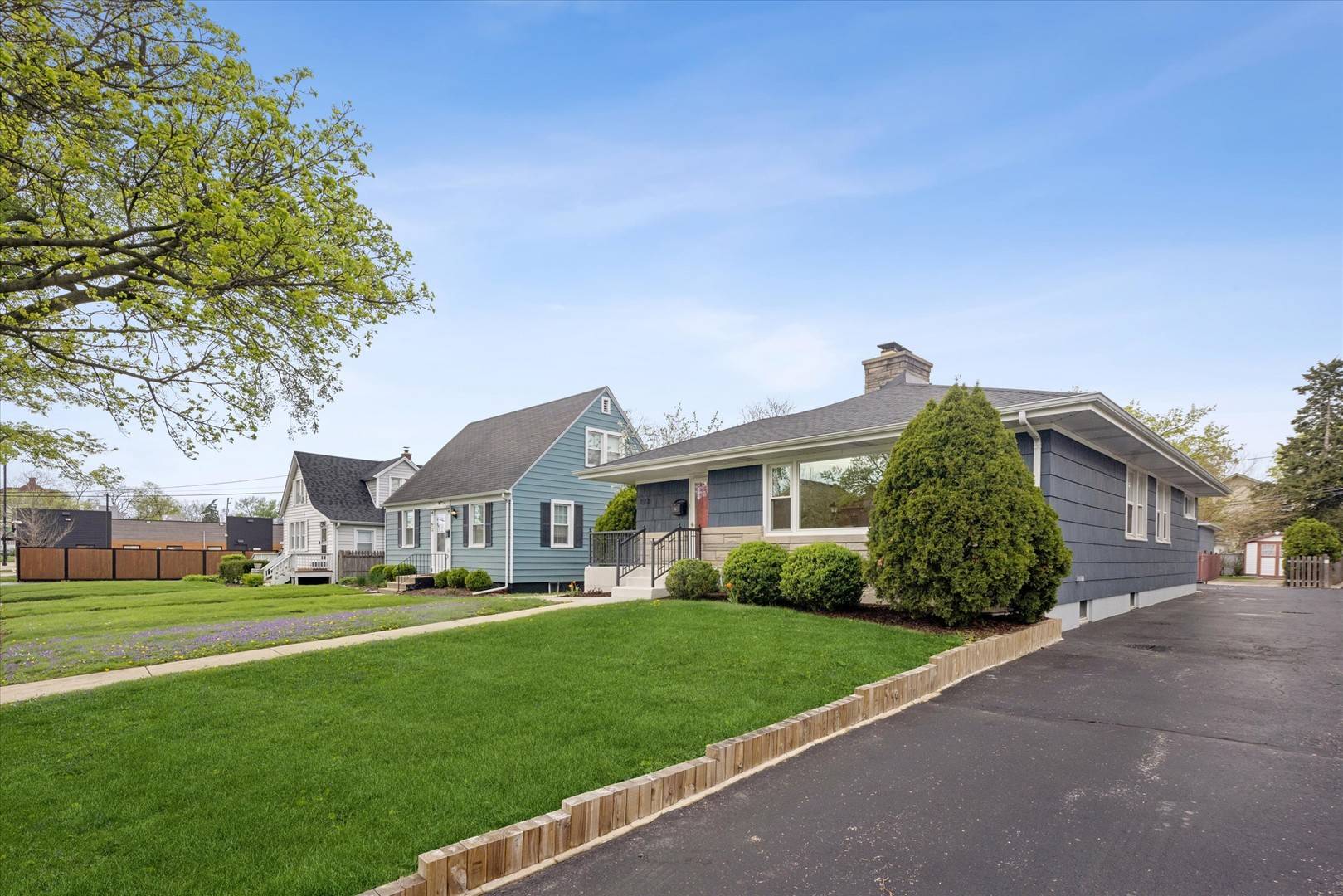 123 E Columbia AVE, Elmhurst, IL 60126