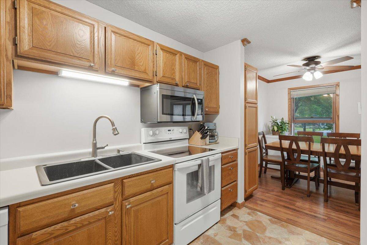 1381 Berry Ridge RD #404, Eagan, MN 55123