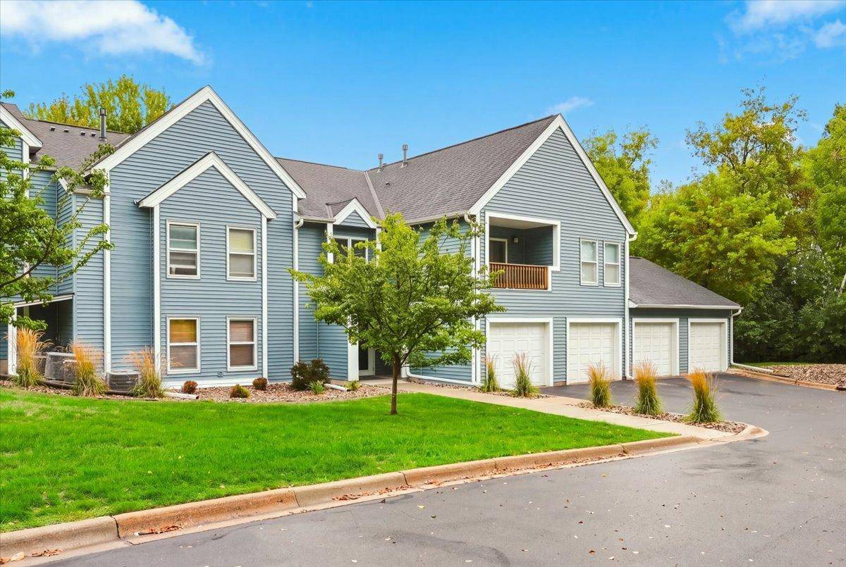 1381 Berry Ridge RD #404, Eagan, MN 55123