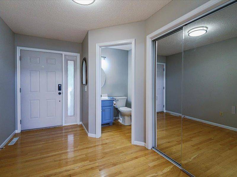 1491 Summit Shores DR, Burnsville, MN 55306