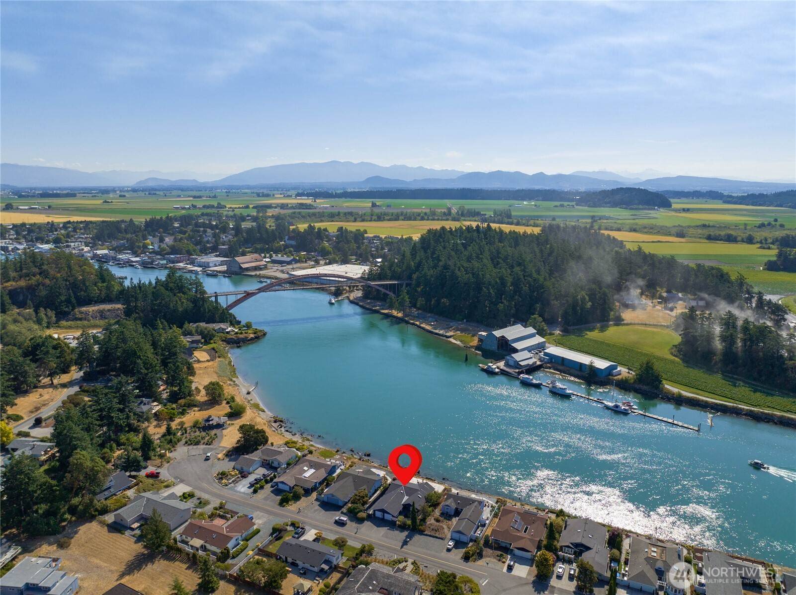 104 Chinook PL, La Conner, WA 98257