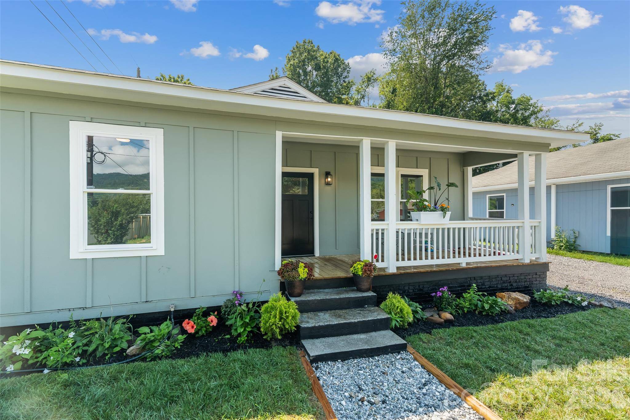 156 Edwards AVE, Swannanoa, NC 28778