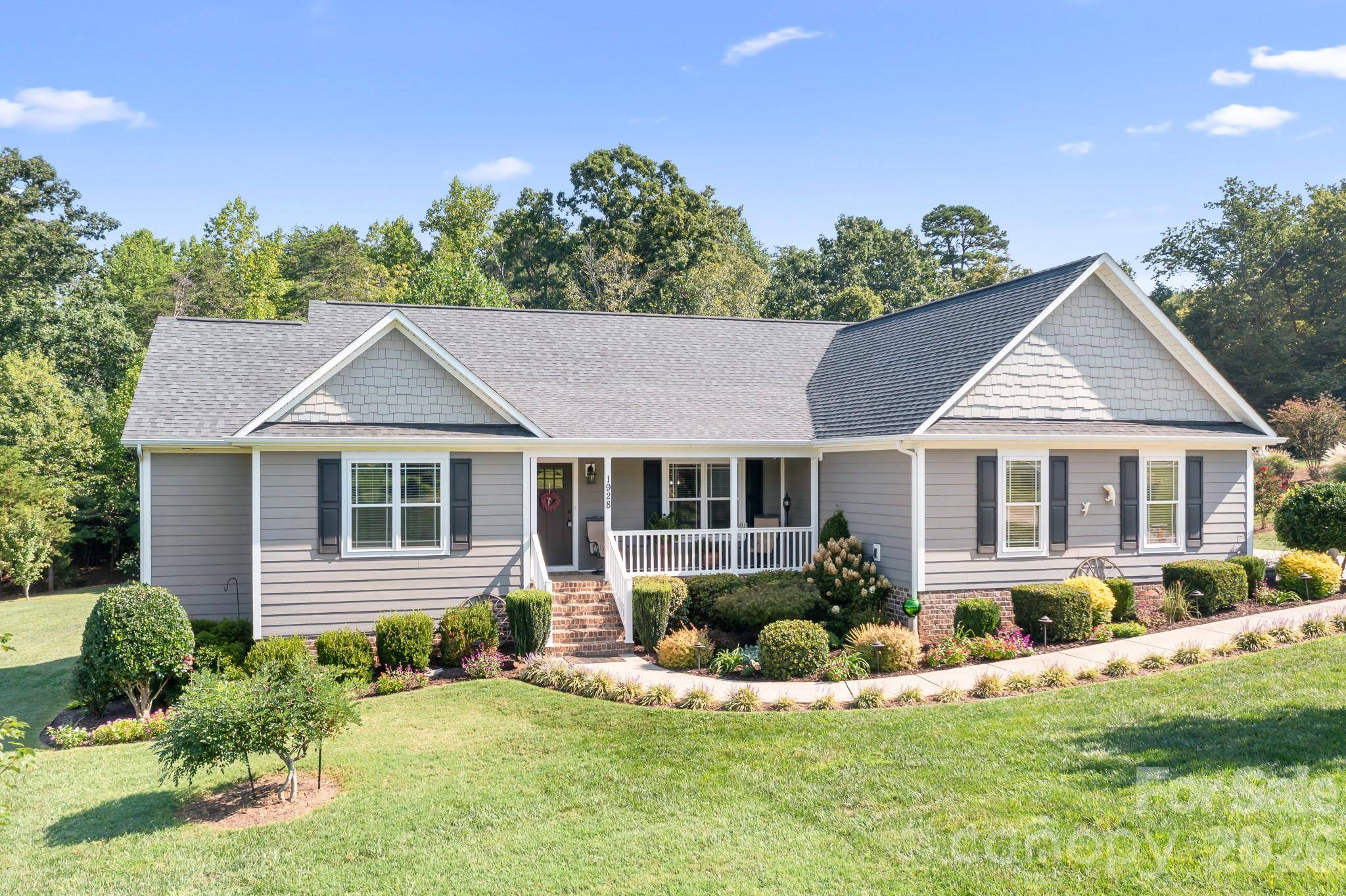 1928 Cordia CIR, Newton, NC 28658