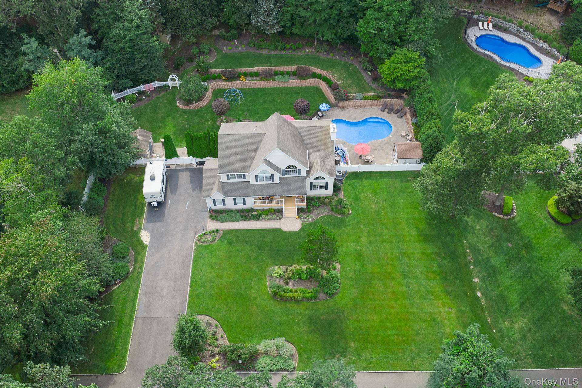 2835 N Wading River RD, Wading River, NY 11792