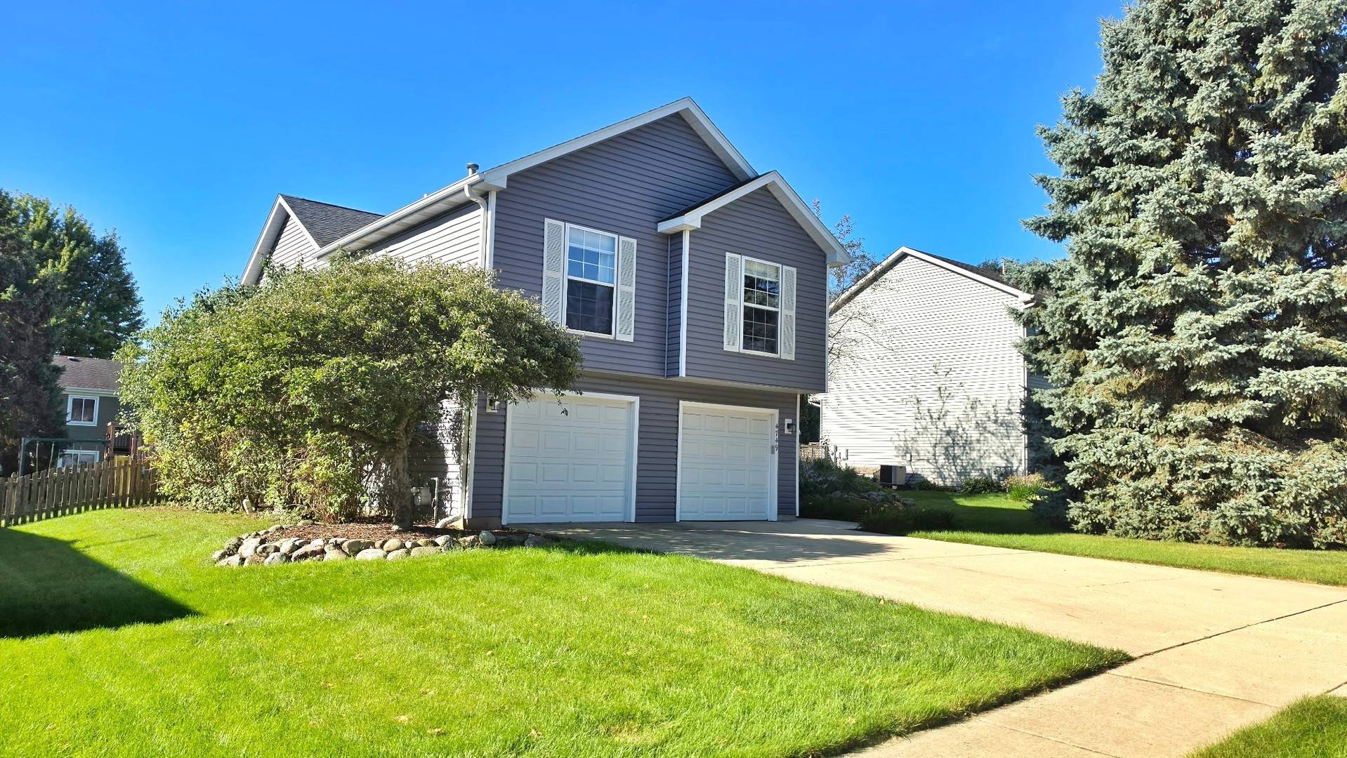 4749 Oregon TRL, Mchenry, IL 60050
