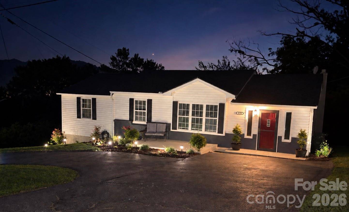 303 Hunter ST, Burnsville, NC 28714