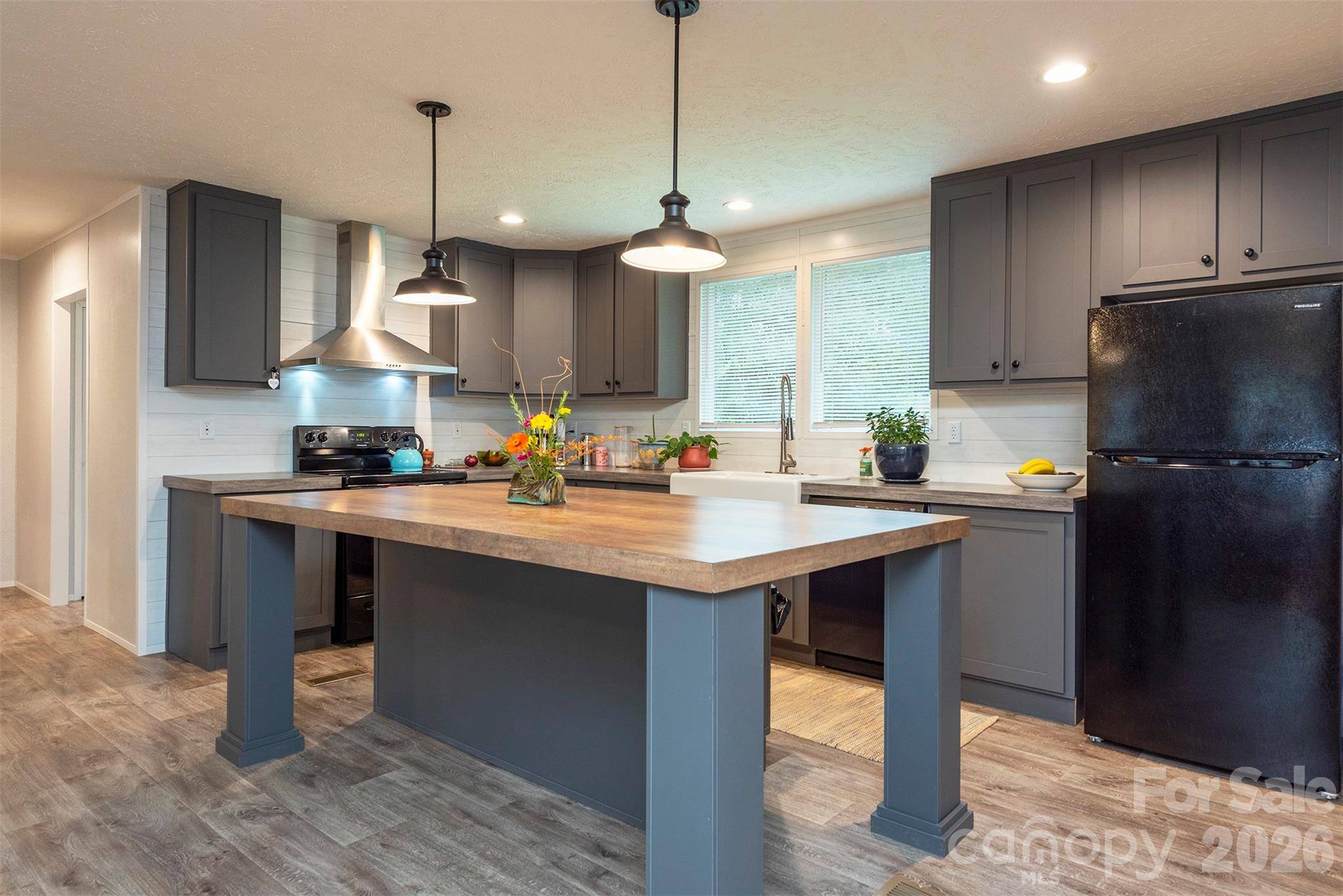 346 Tricycle Hill LN, Tryon, NC 28782
