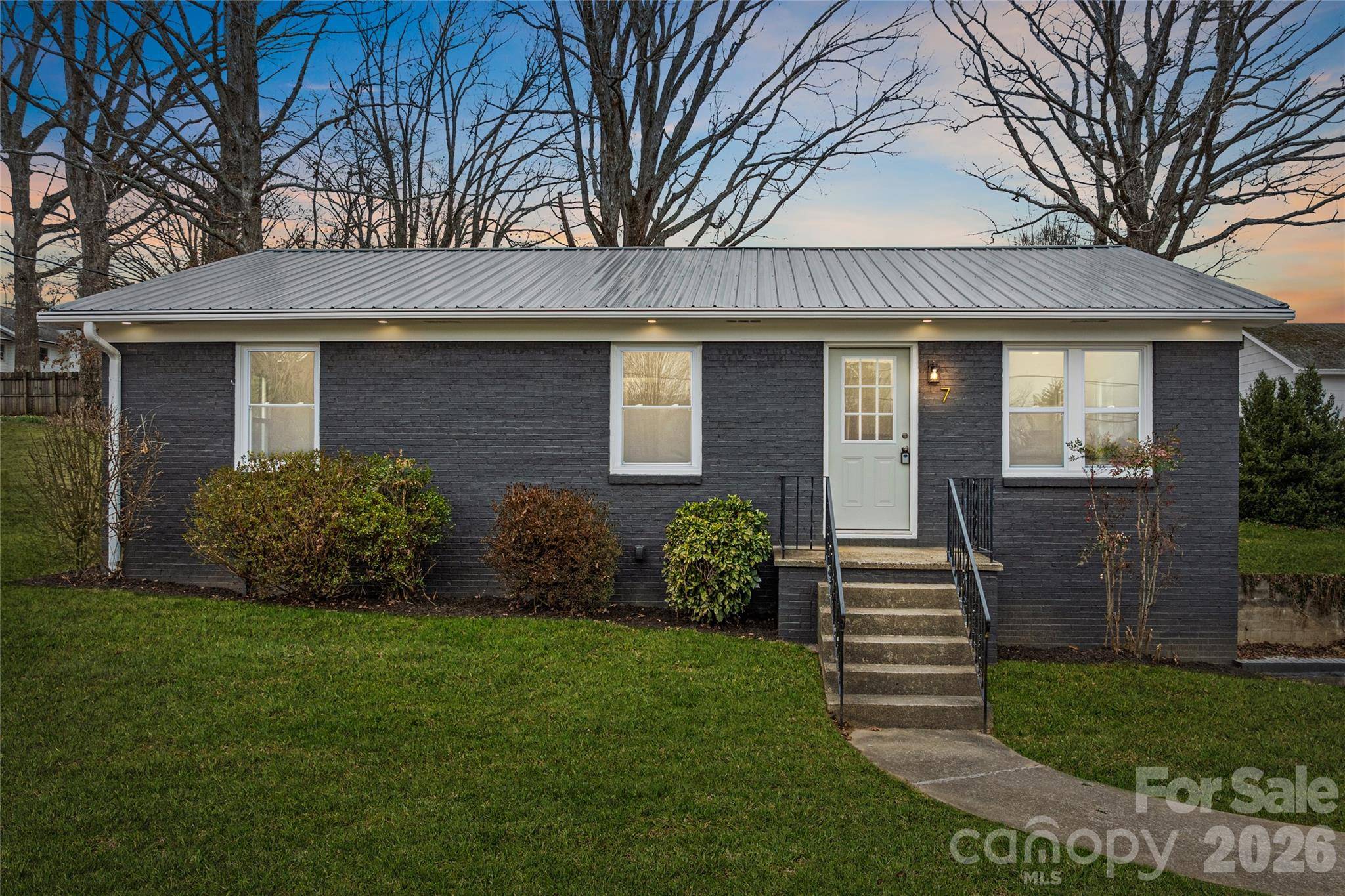 7 Browndale RD, Asheville, NC 28805