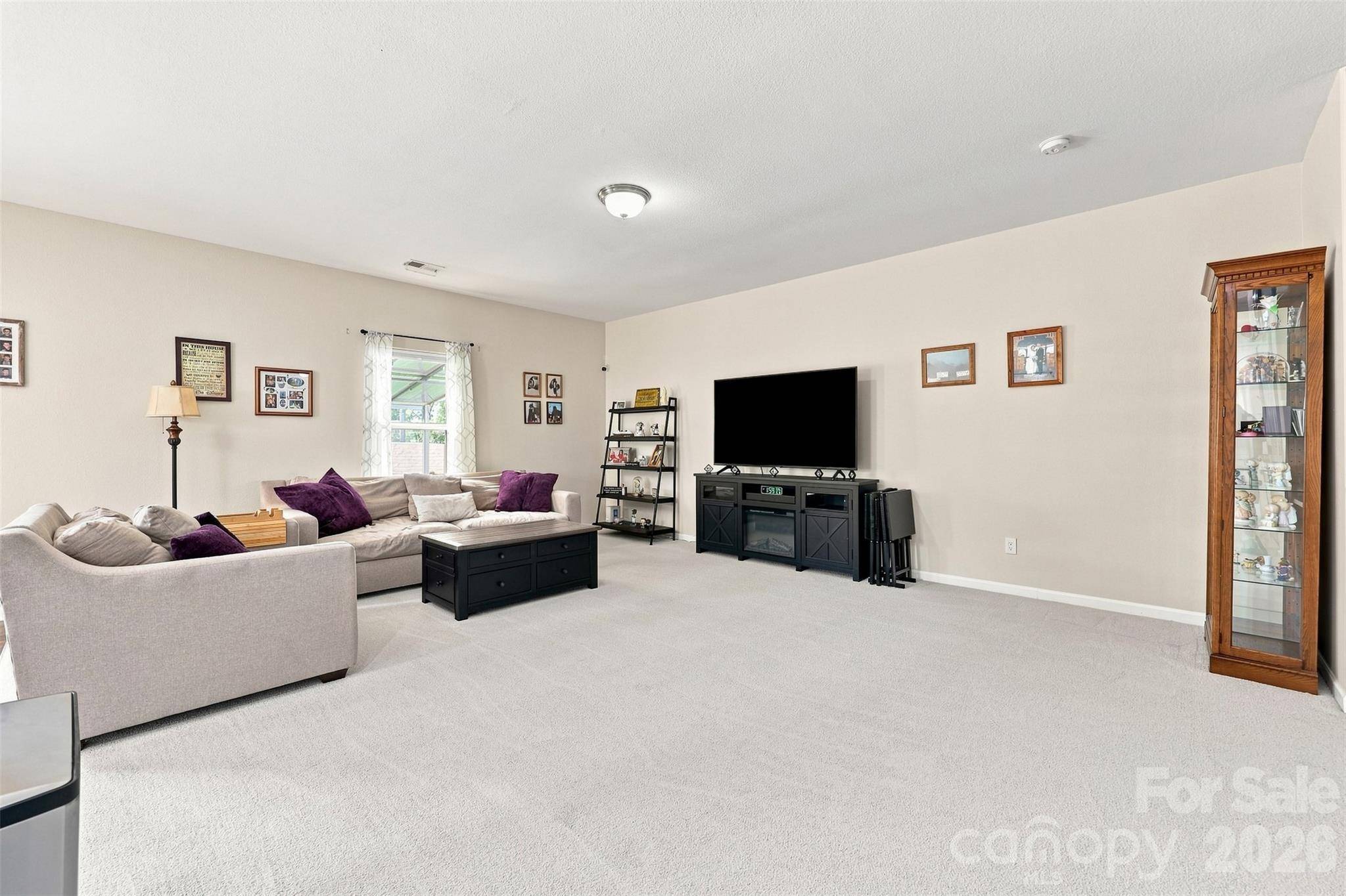 8219 Paw Valley LN, Charlotte, NC 28214