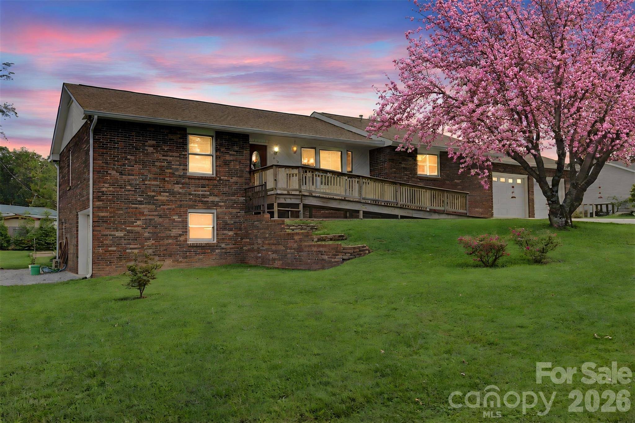 230 Blythewood DR, Hendersonville, NC 28792