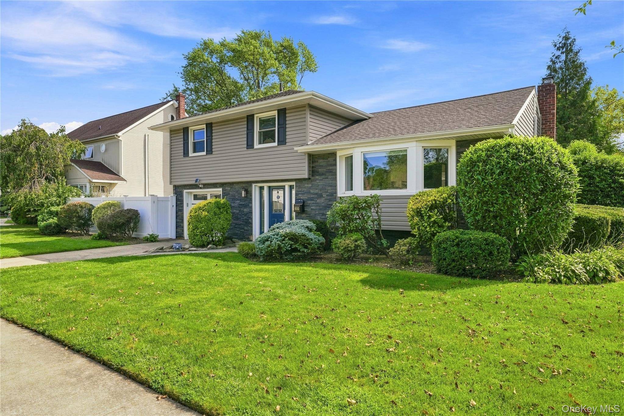 614 Pine LN, East Meadow, NY 11554