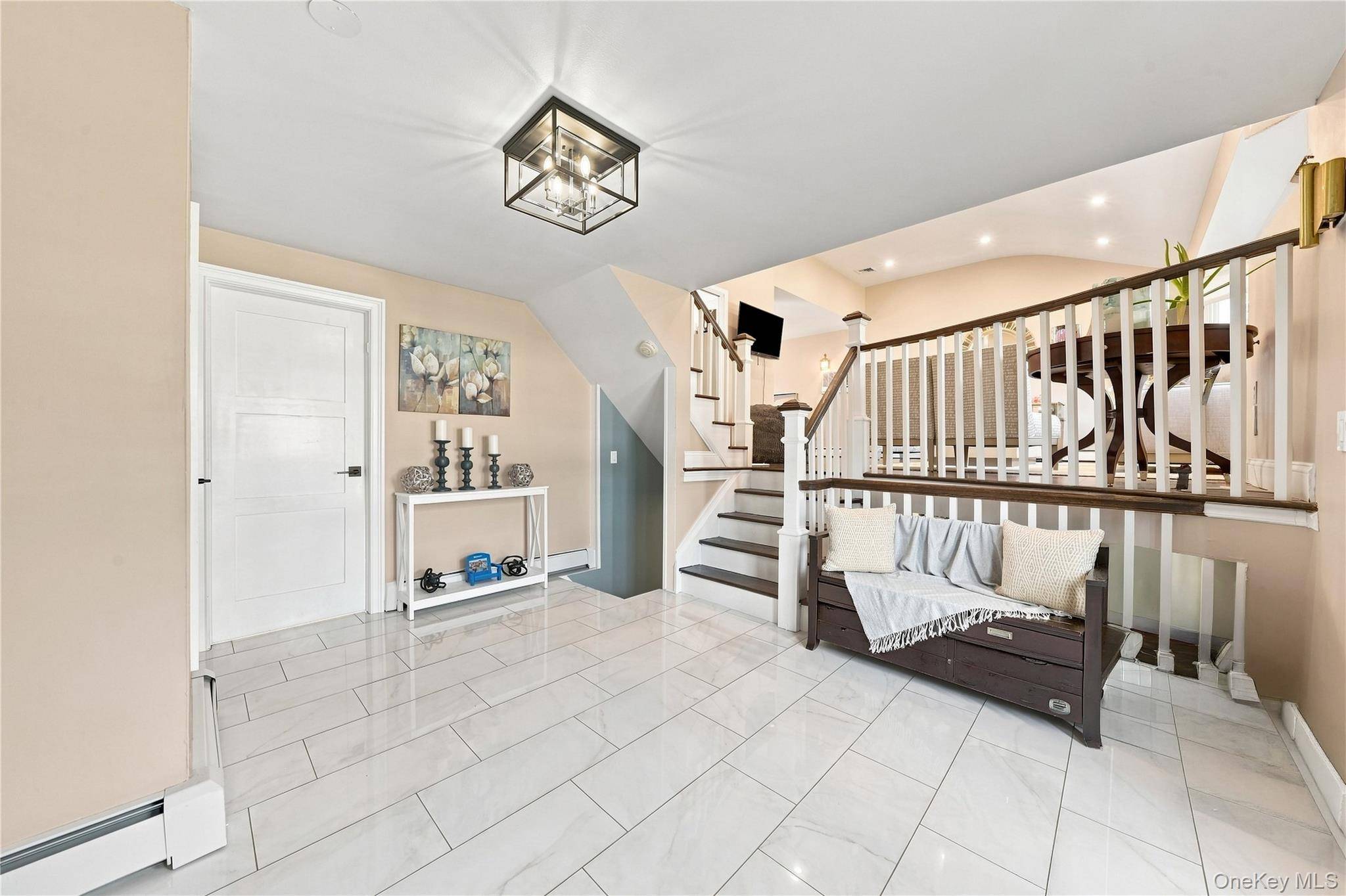 614 Pine LN, East Meadow, NY 11554