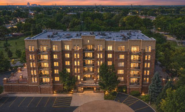 615 Perrie DR #201, Elk Grove Village, IL 60007