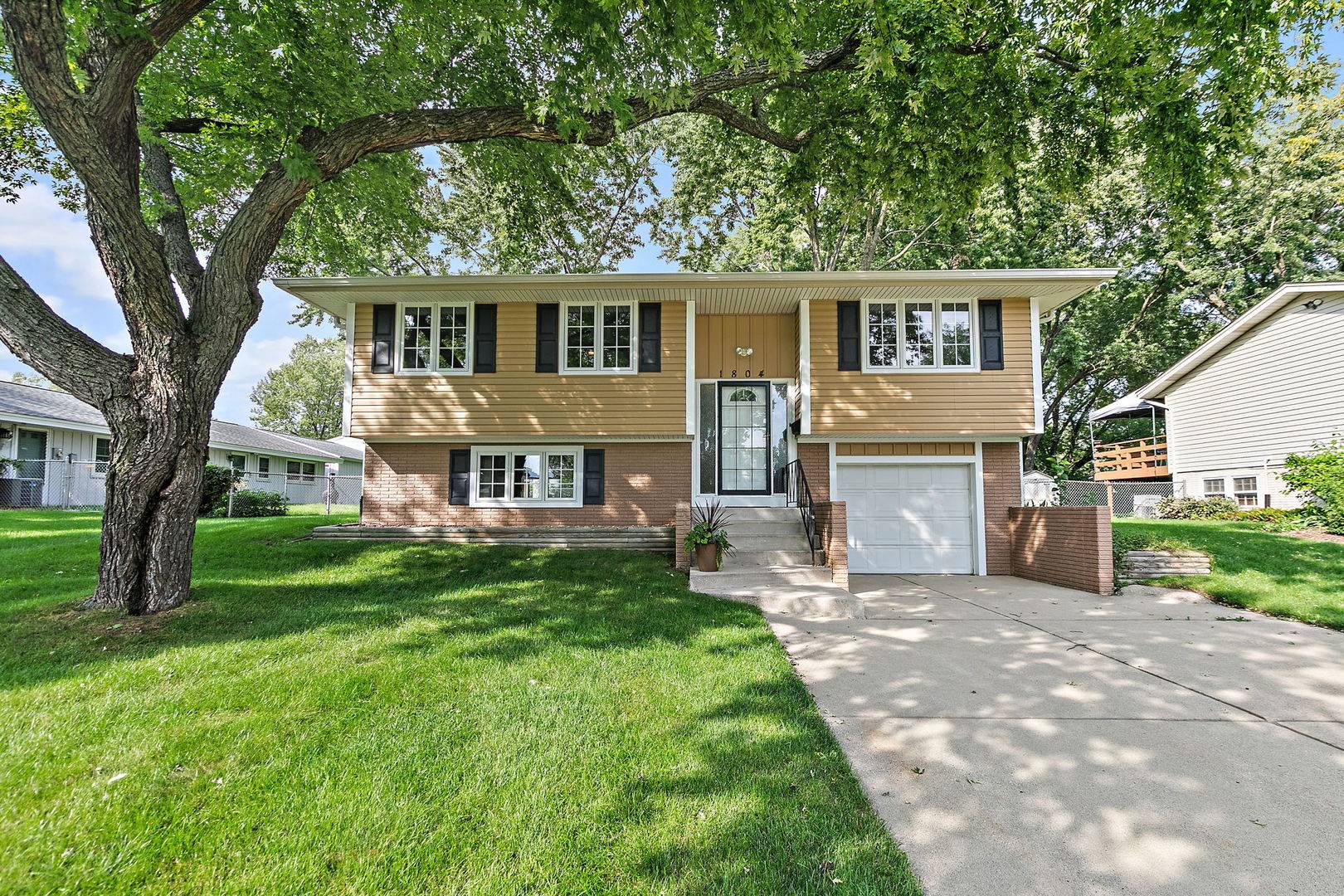 1804 Syracuse LN, Schaumburg, IL 60193
