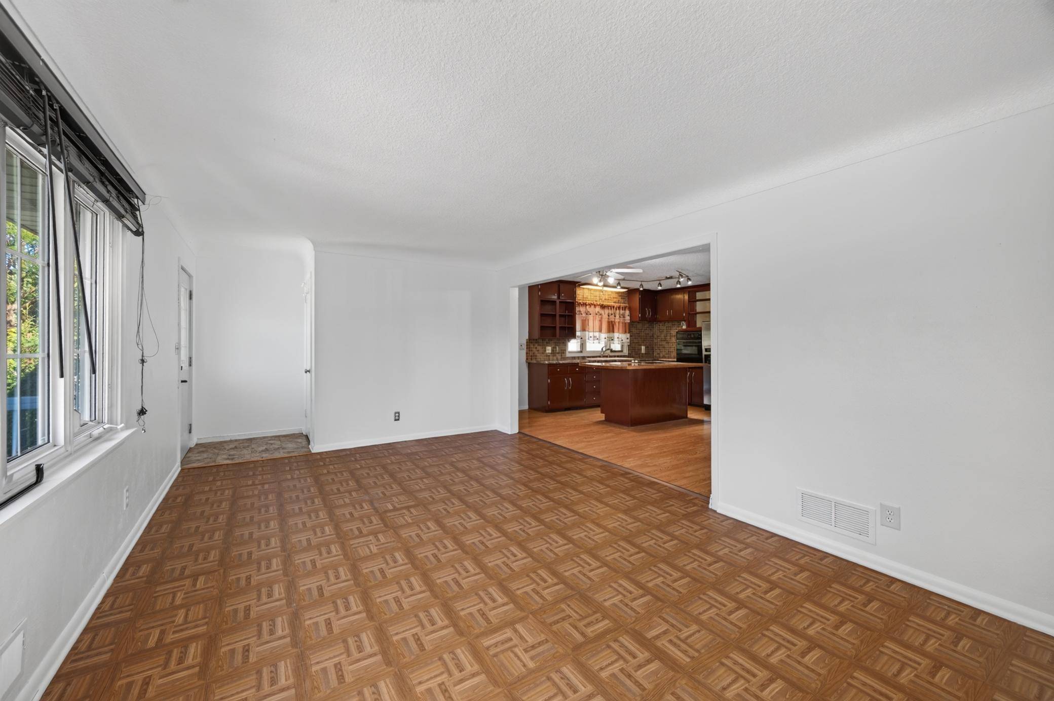 766 Idaho AVE E, Saint Paul, MN 55106