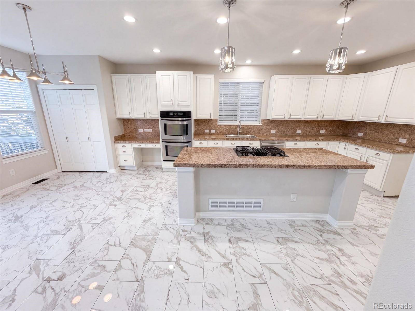 7242 S Rome ST, Aurora, CO 80016