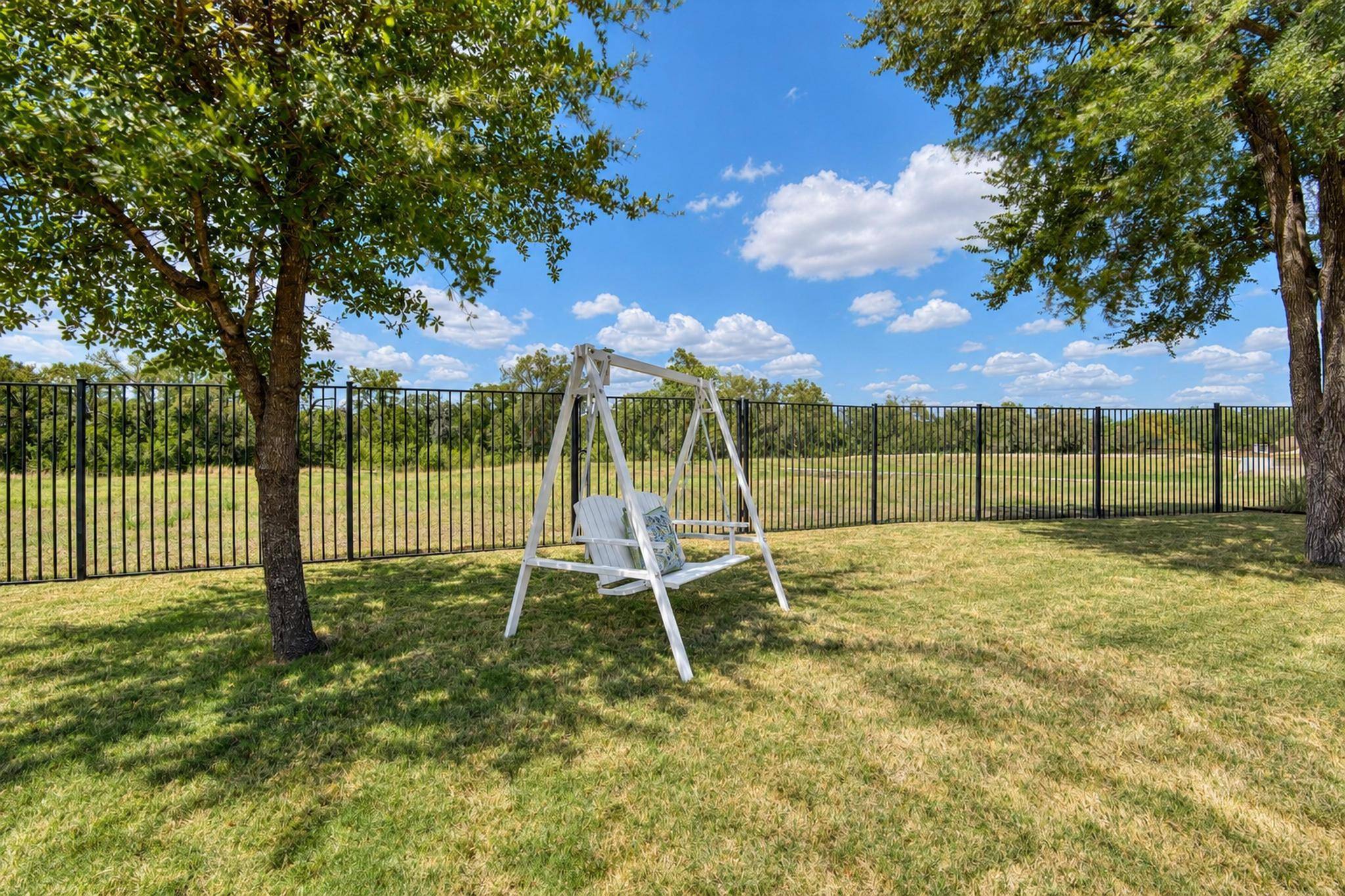 1741 Oyster CRK, Buda, TX 78610