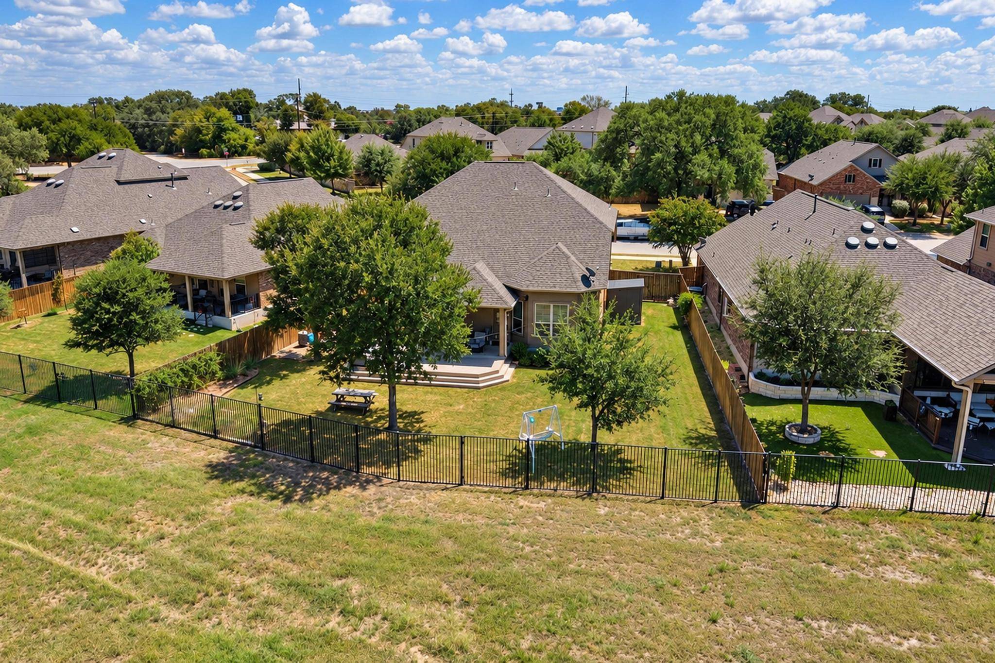 1741 Oyster CRK, Buda, TX 78610