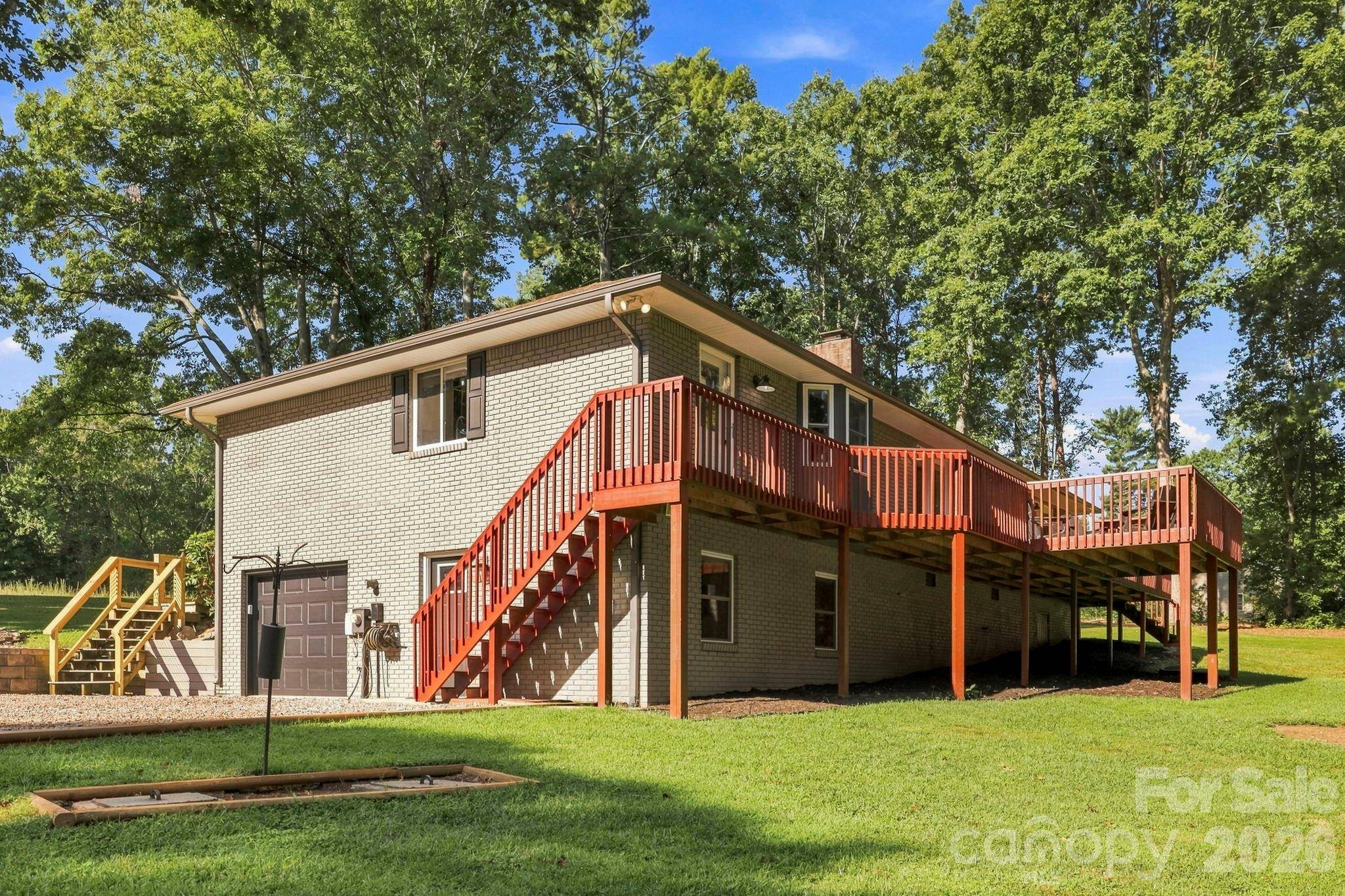 168 S Country LN, Mills River, NC 28759