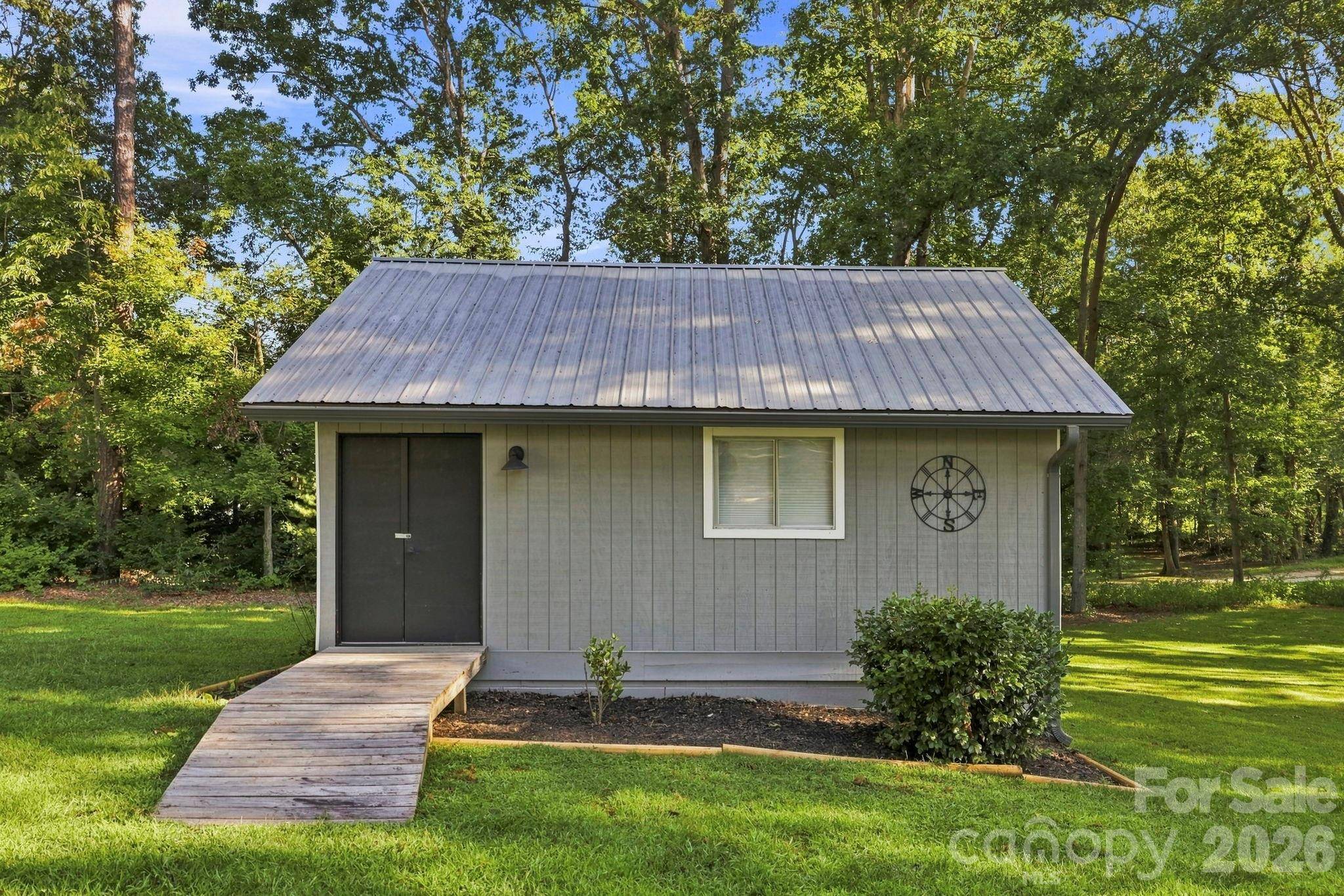 168 S Country LN, Mills River, NC 28759