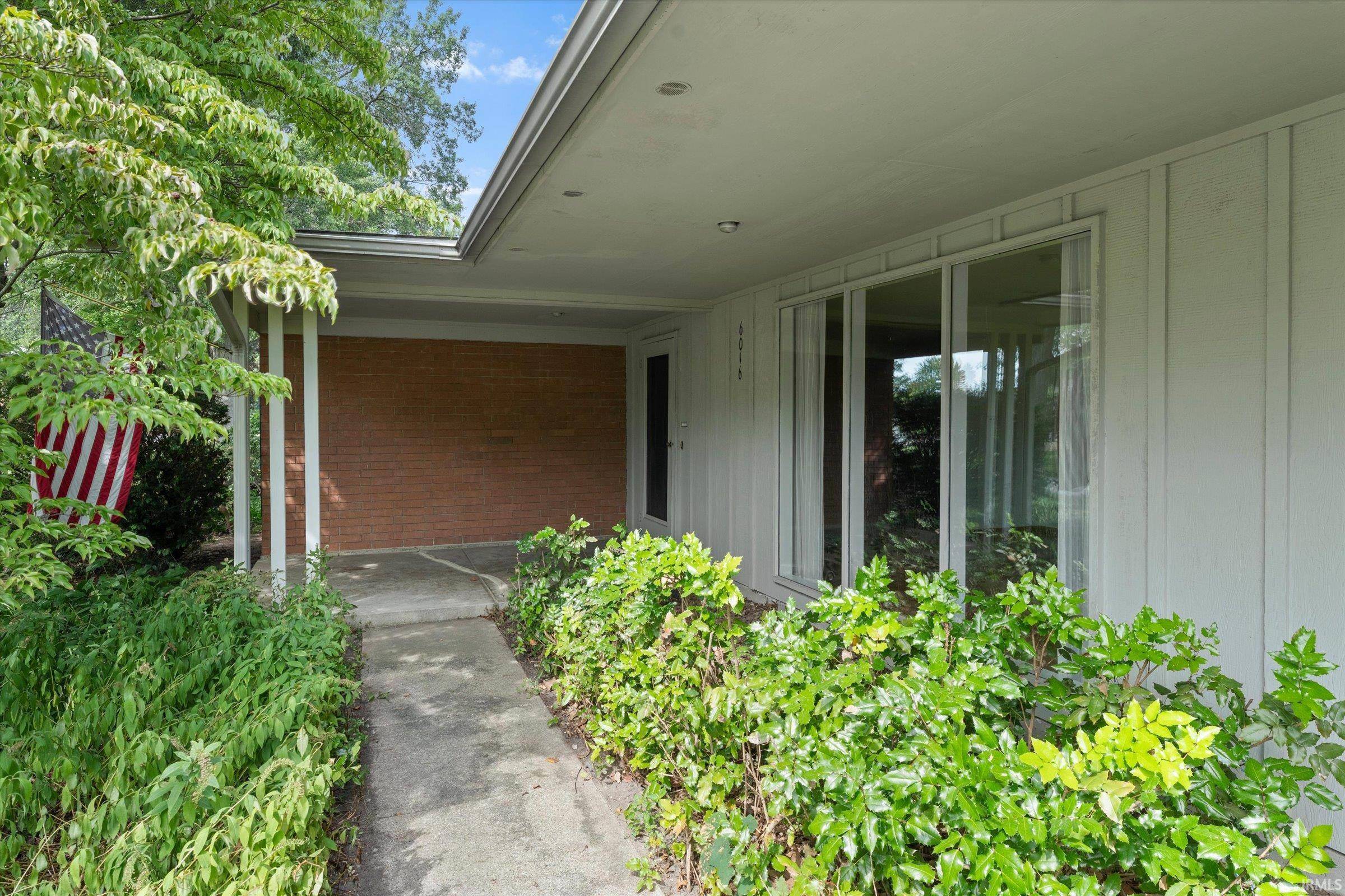 6016 Harrow DR, South Bend, IN 46614