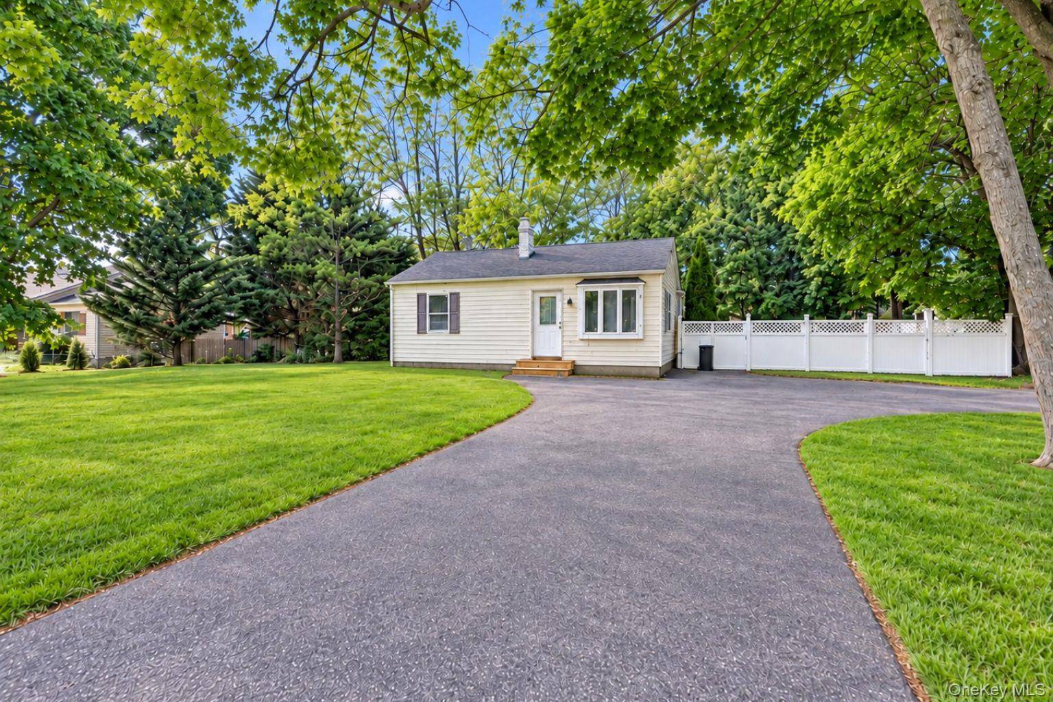 685 Horseblock RD, Brookhaven, NY 11719