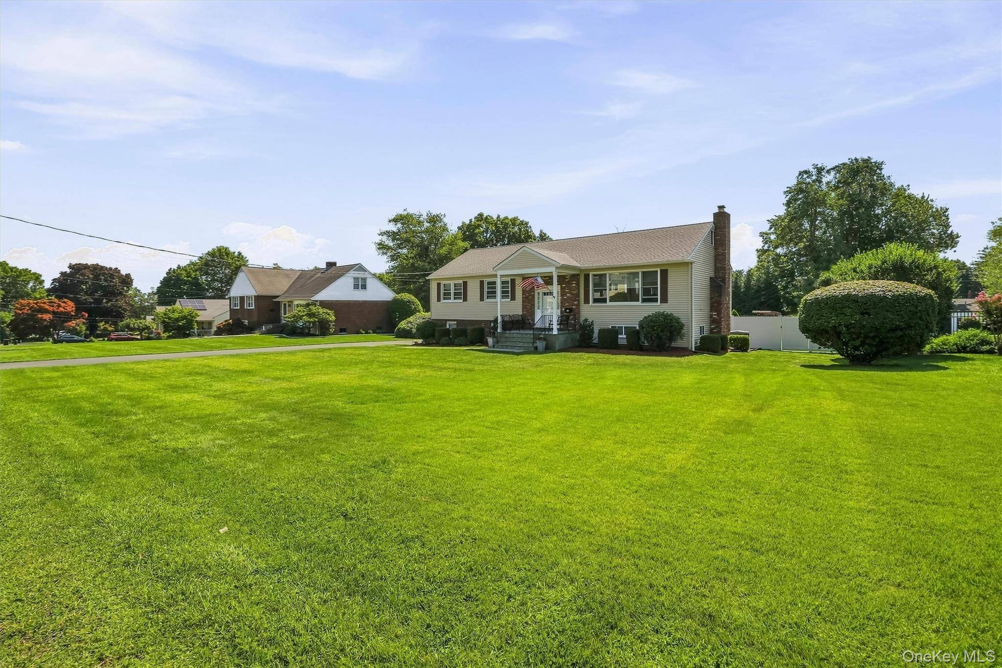 53 Greenwood LN, Valhalla, NY 10595