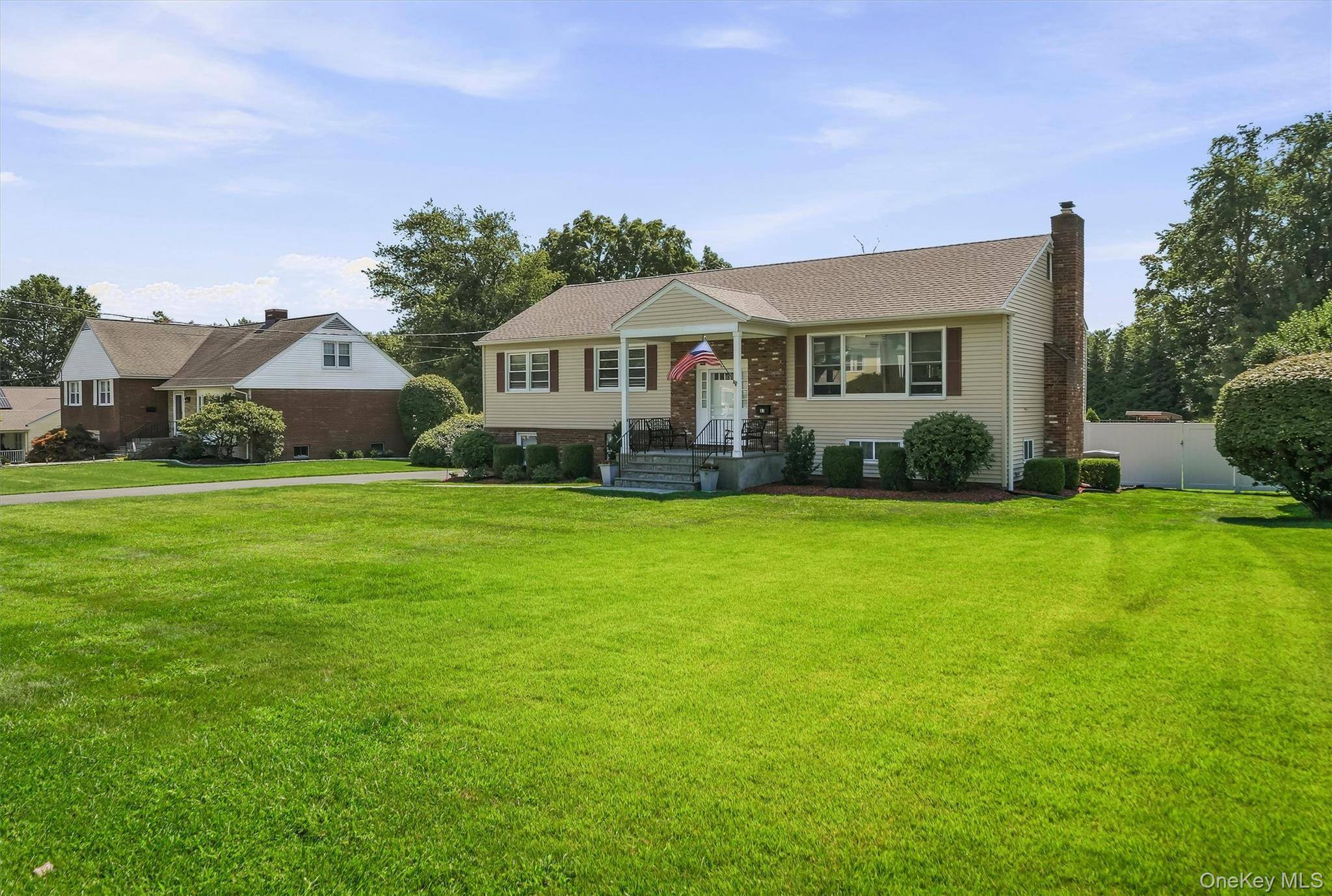 53 Greenwood LN, Valhalla, NY 10595
