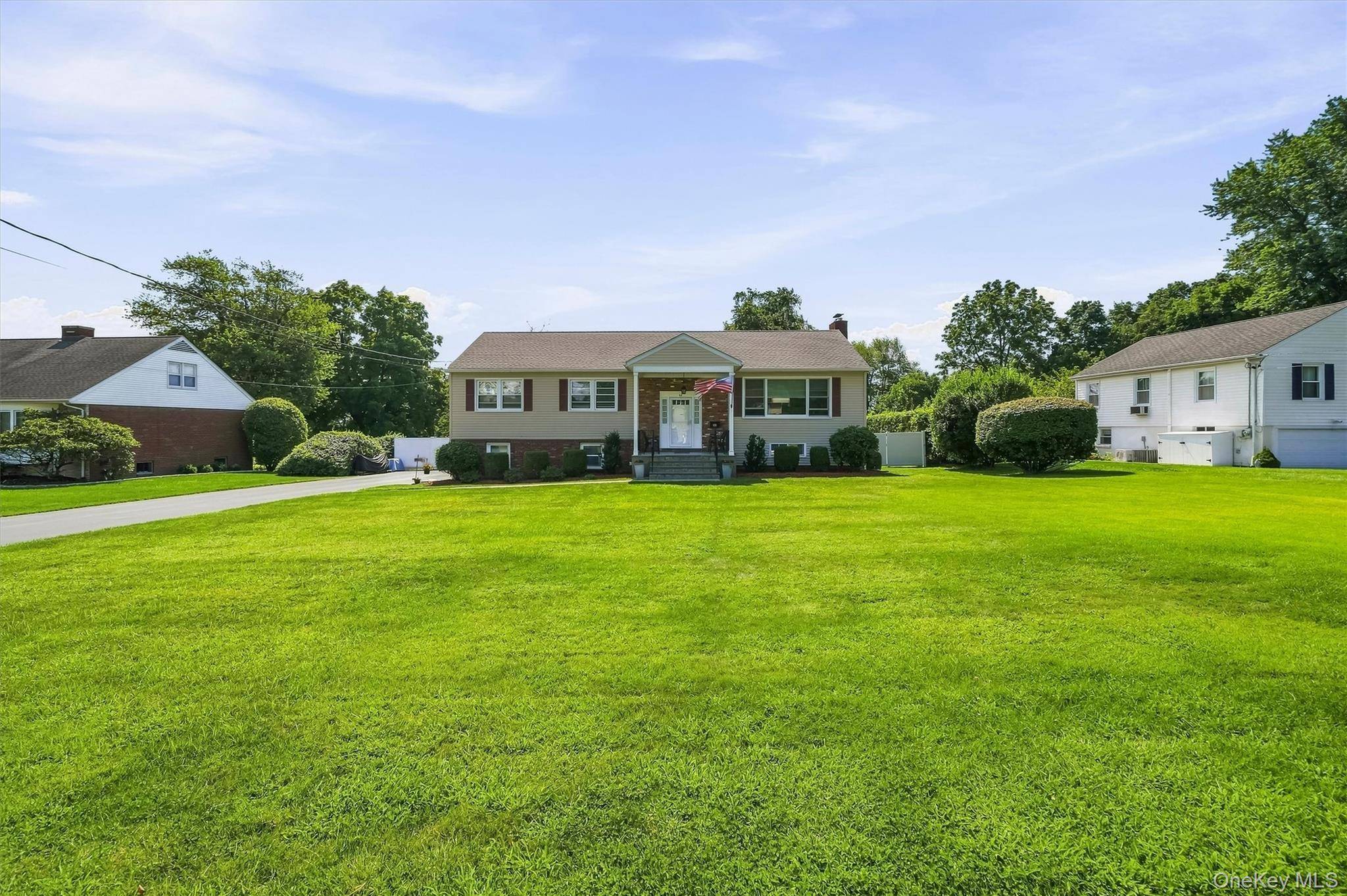 53 Greenwood LN, Valhalla, NY 10595