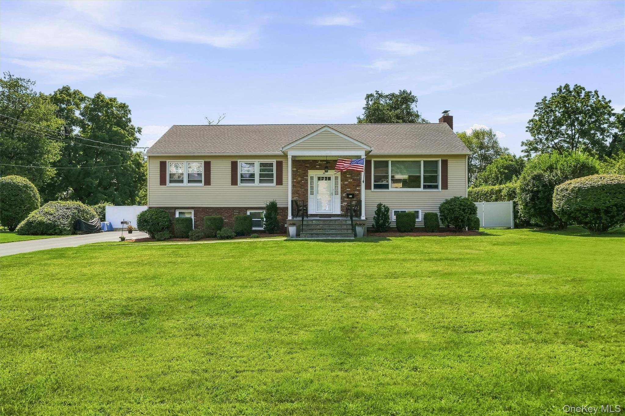 53 Greenwood LN, Valhalla, NY 10595