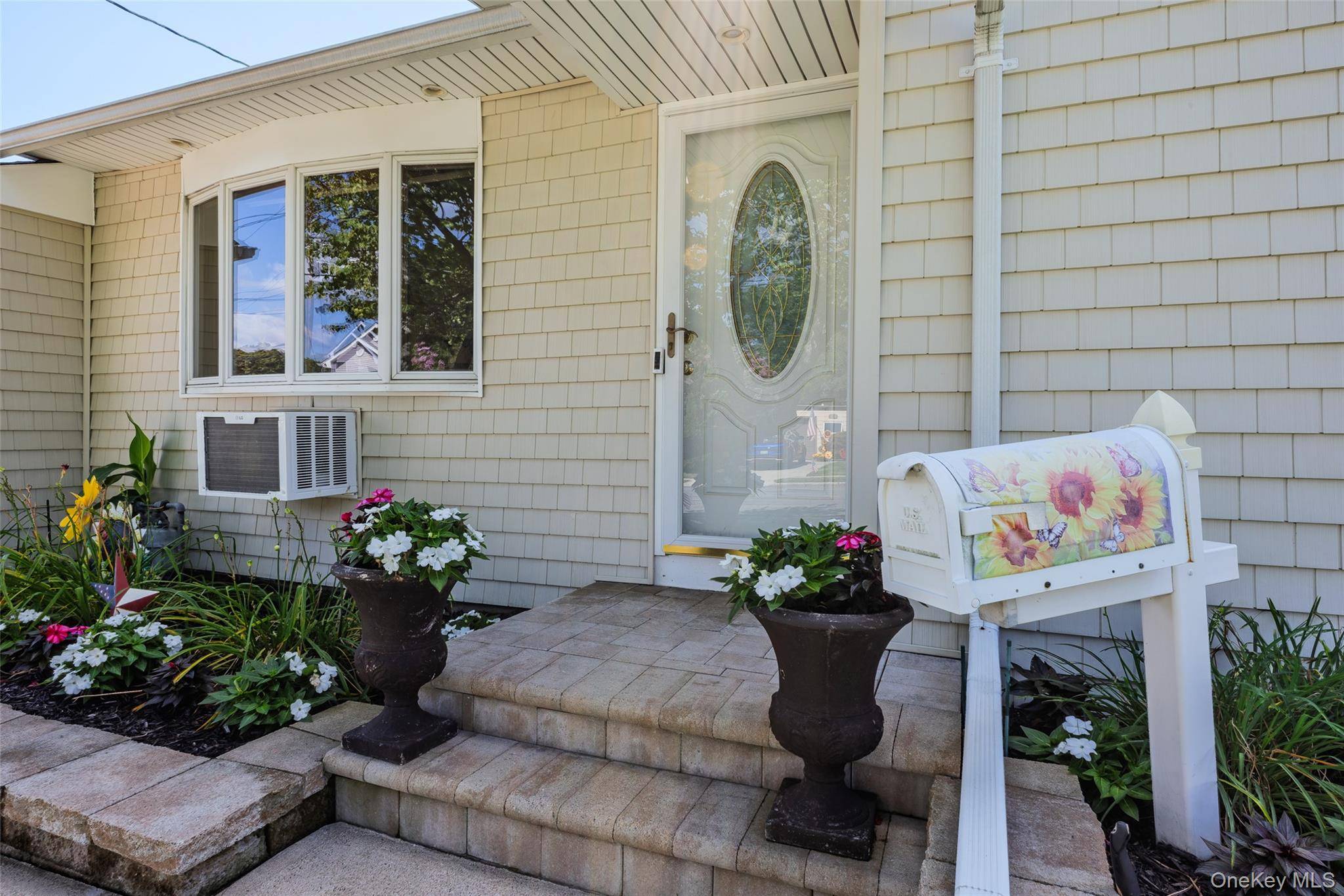 148 Birs AVE, Lindenhurst, NY 11757