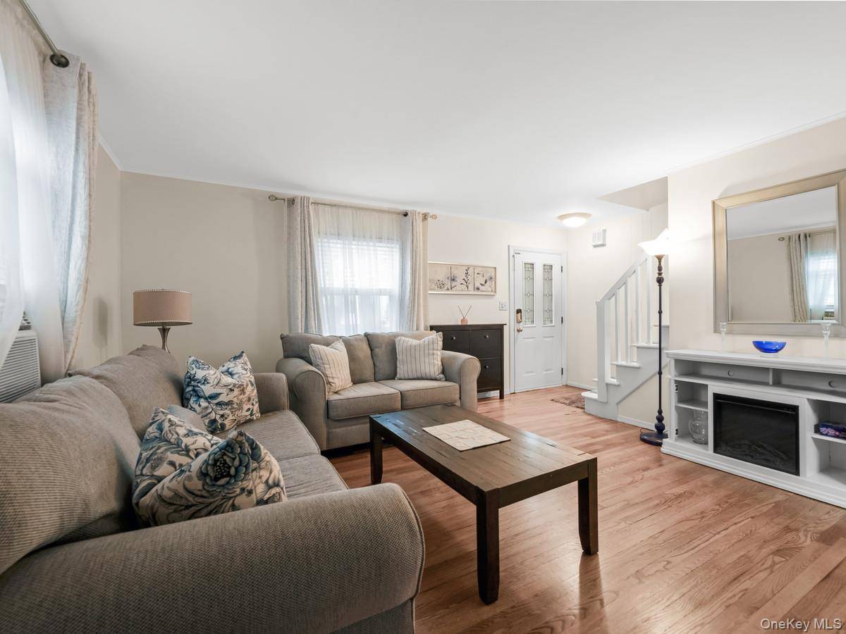 82-18 266th ST, Glen Oaks, NY 11004