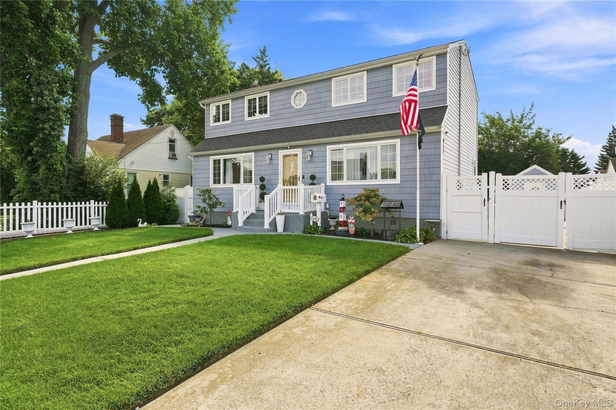 310 Audley CT, Copiague, NY 11726