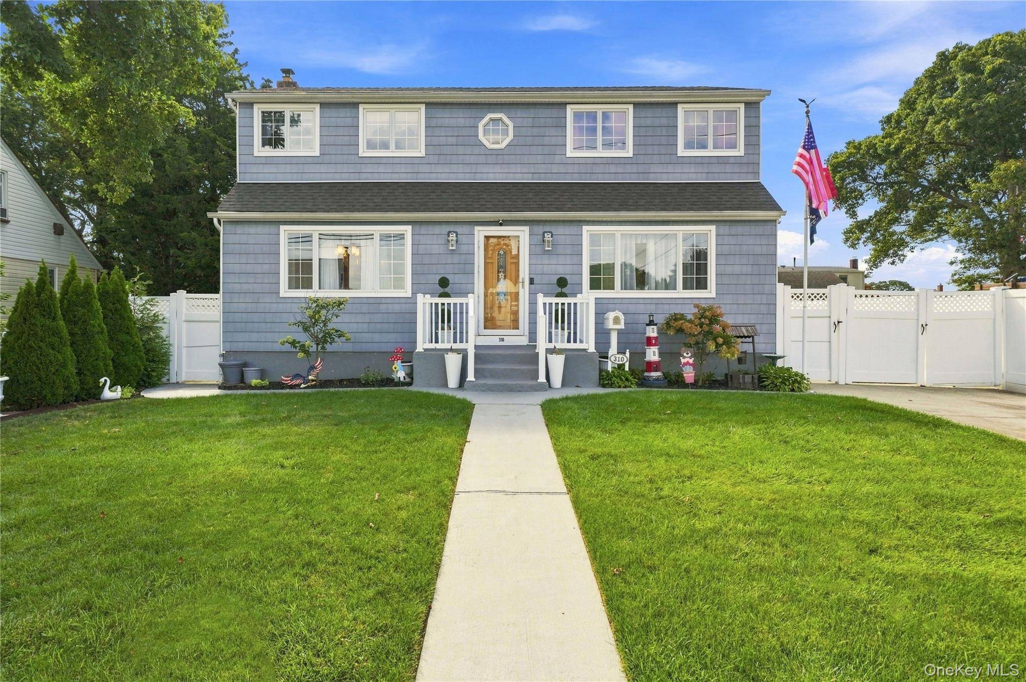 310 Audley CT, Copiague, NY 11726