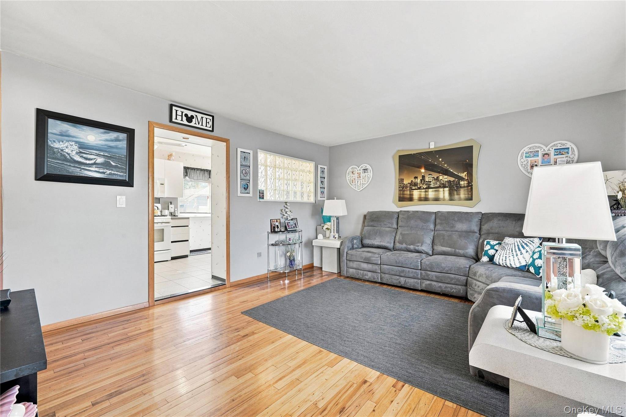 310 Audley CT, Copiague, NY 11726