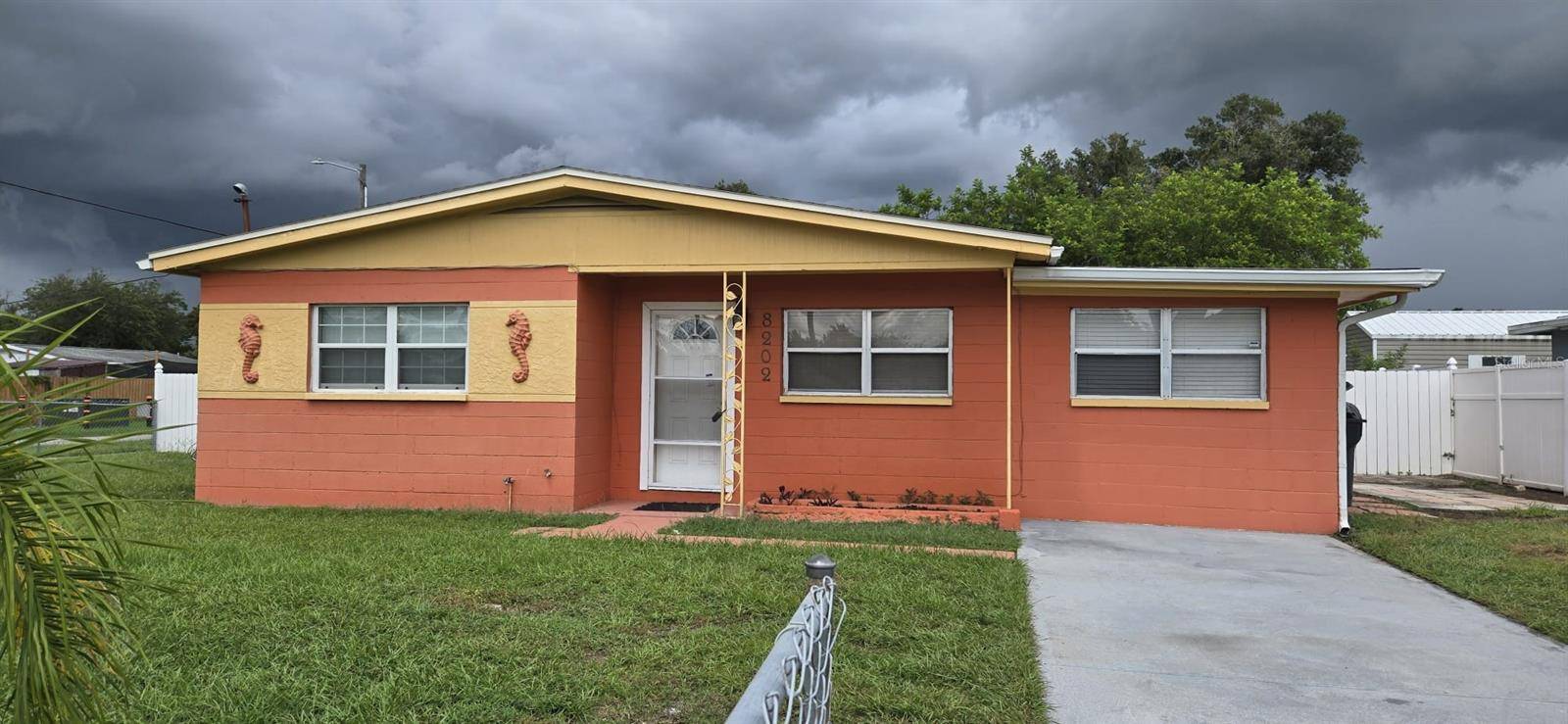 8202 DAHLIA AVE, Tampa, FL 33619