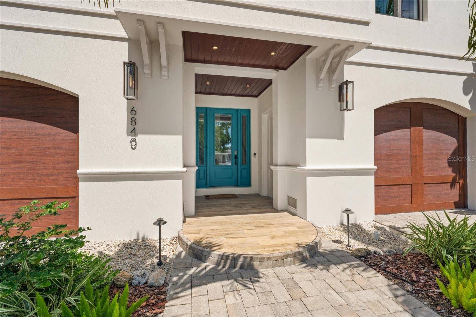 6840 LONGBOAT DR S, Longboat Key, FL 34228