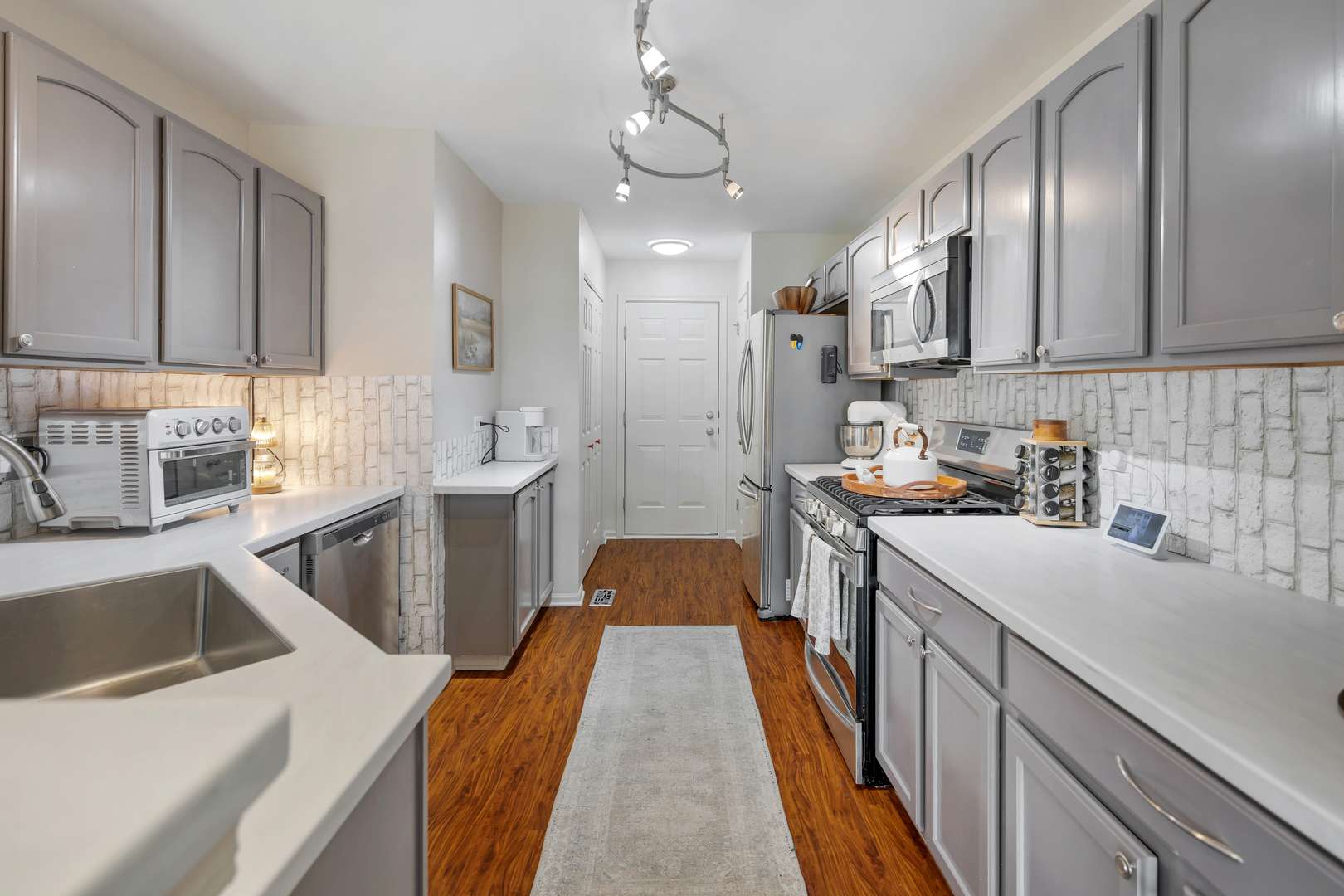 1549 Brompton LN, Crystal Lake, IL 60014