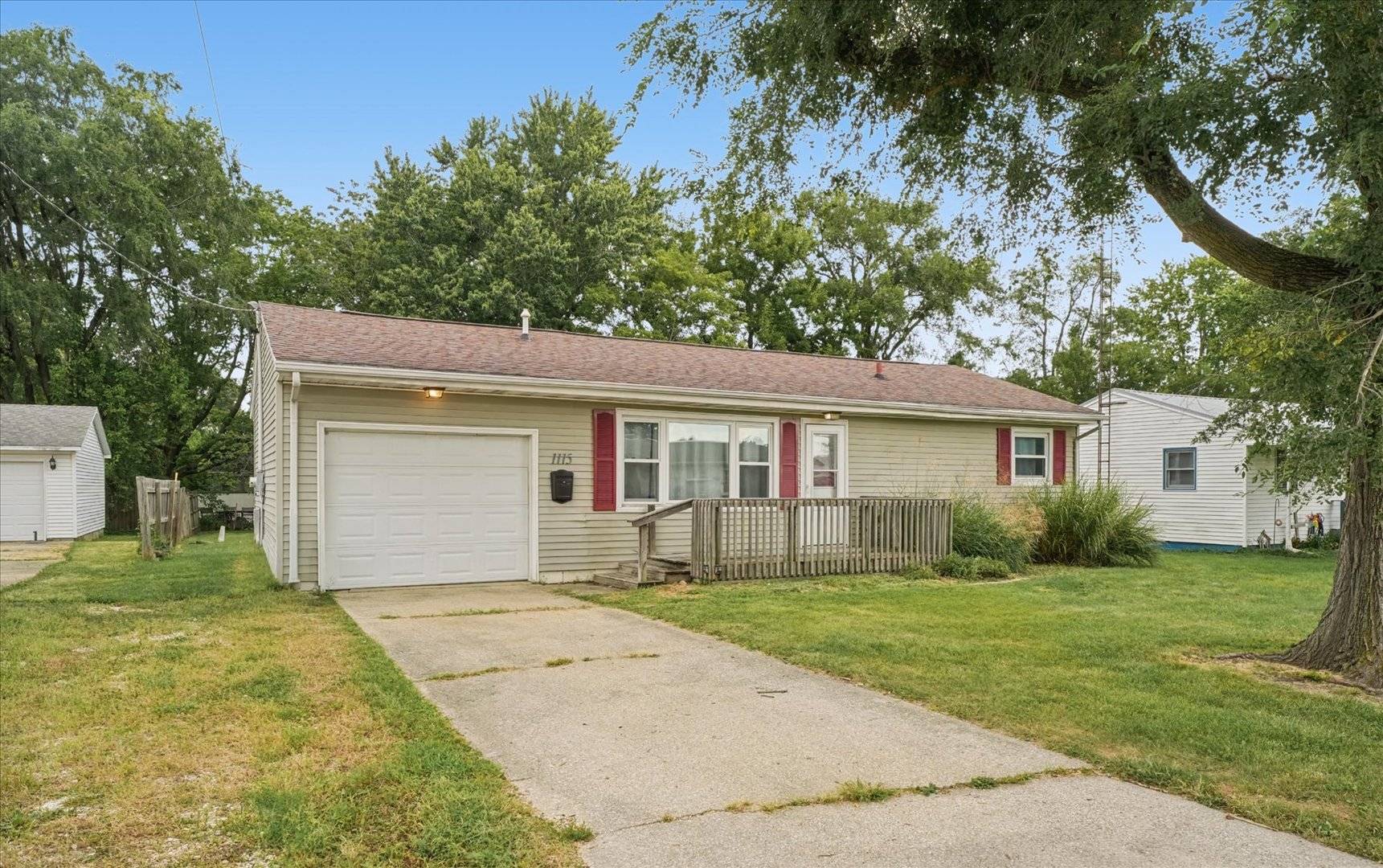 1115 Eastview DR, Paxton, IL 60957