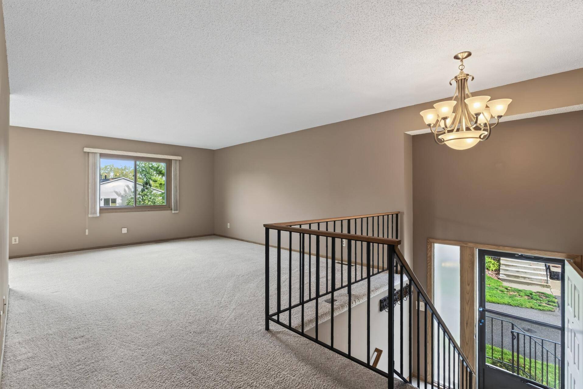 4480 Clover LN #A, Eagan, MN 55122