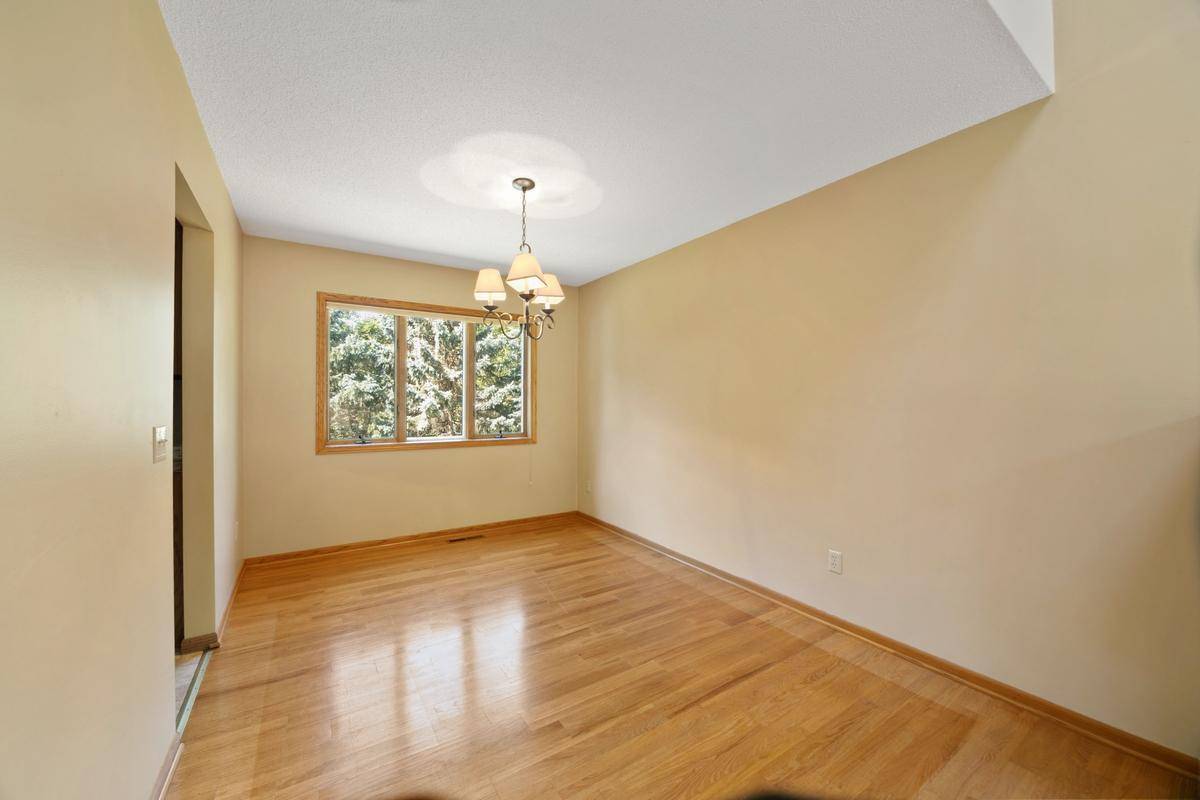 335 Desoto AVE SW, Buffalo, MN 55313