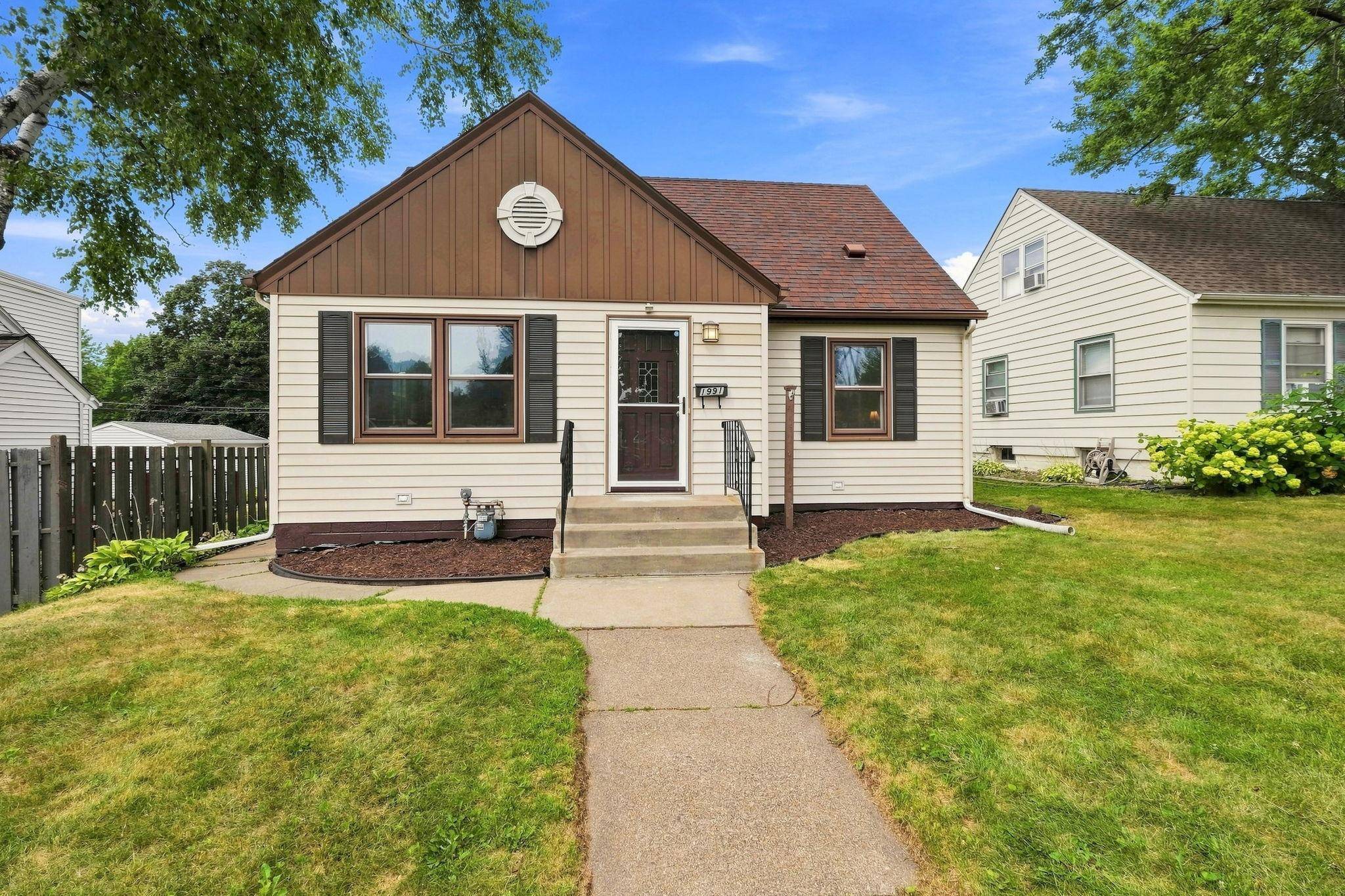 1991 Nevada AVE E, Saint Paul, MN 55119