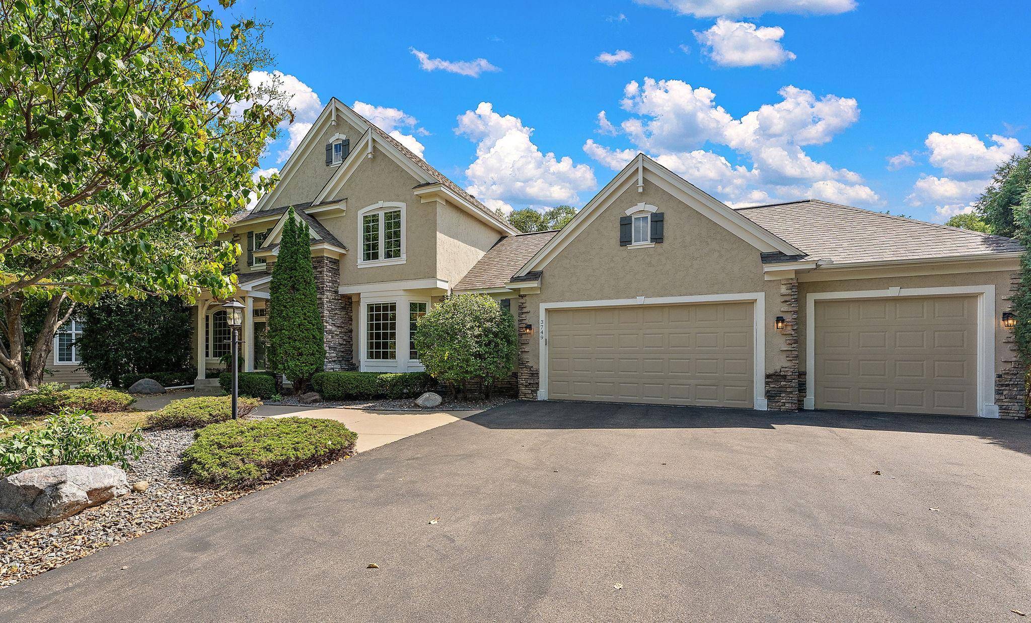 3749 Fairway DR, Woodbury, MN 55125