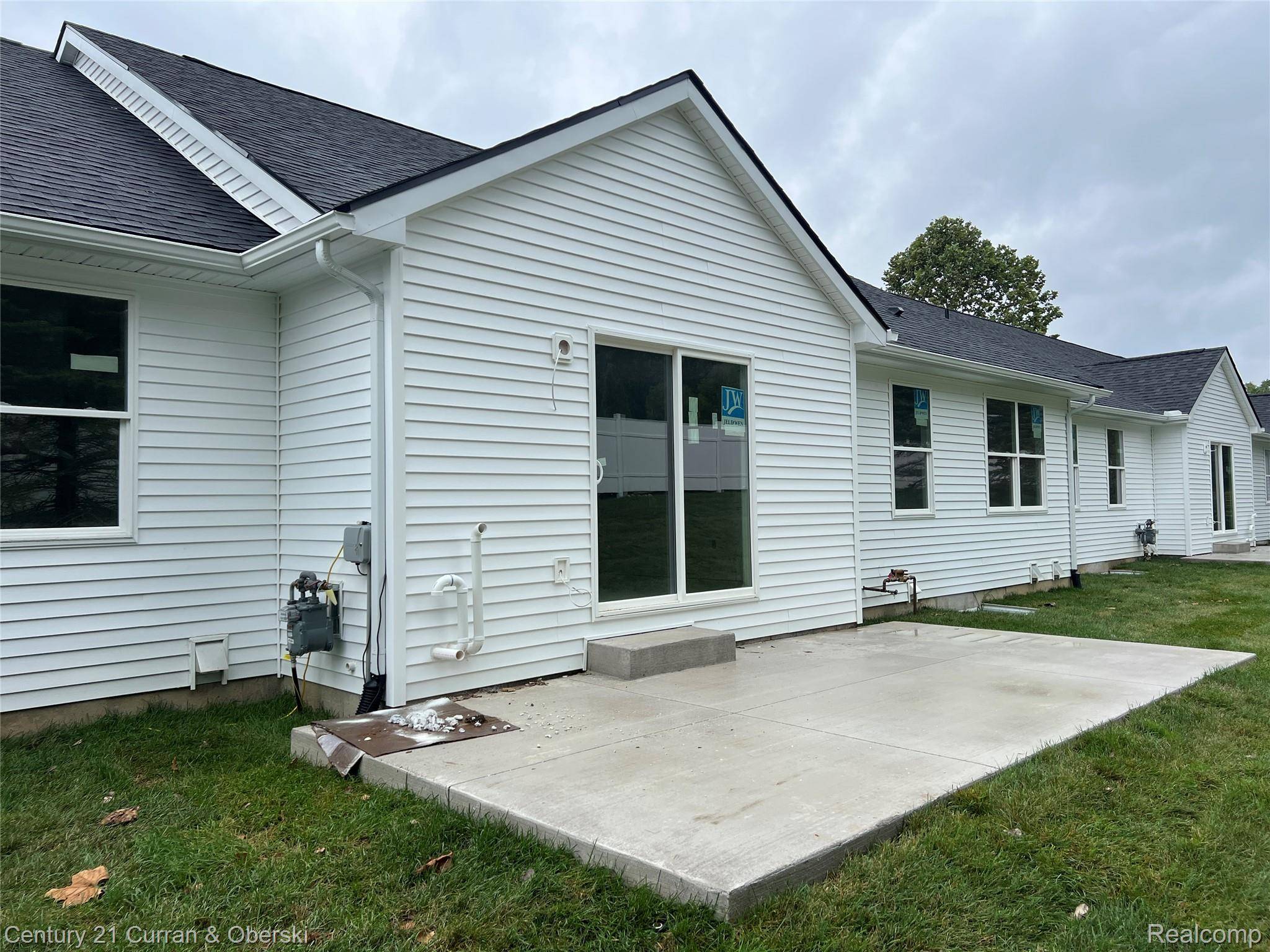 821 Nelsons Ridge DR #12, Howell, MI 48843